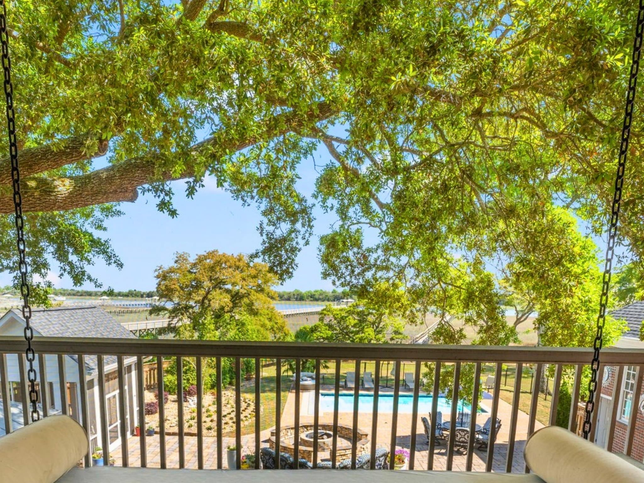 404 Shoreline Dr. E