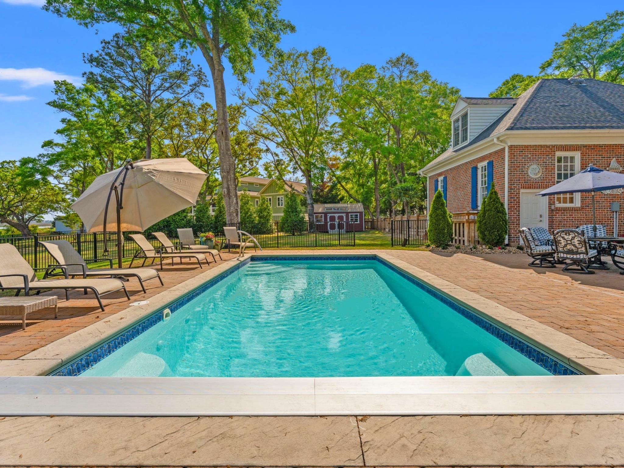 404 Shoreline Dr. E