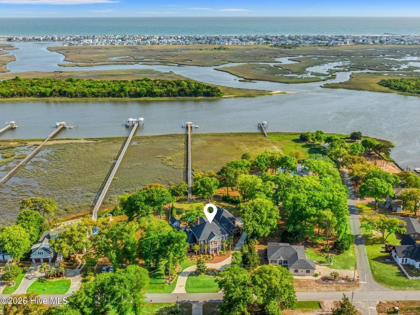 404 Shoreline Dr. E