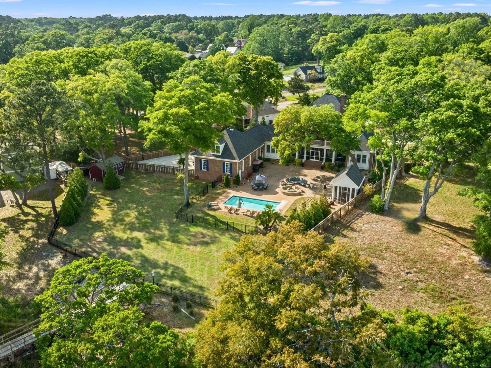 404 Shoreline Dr. E