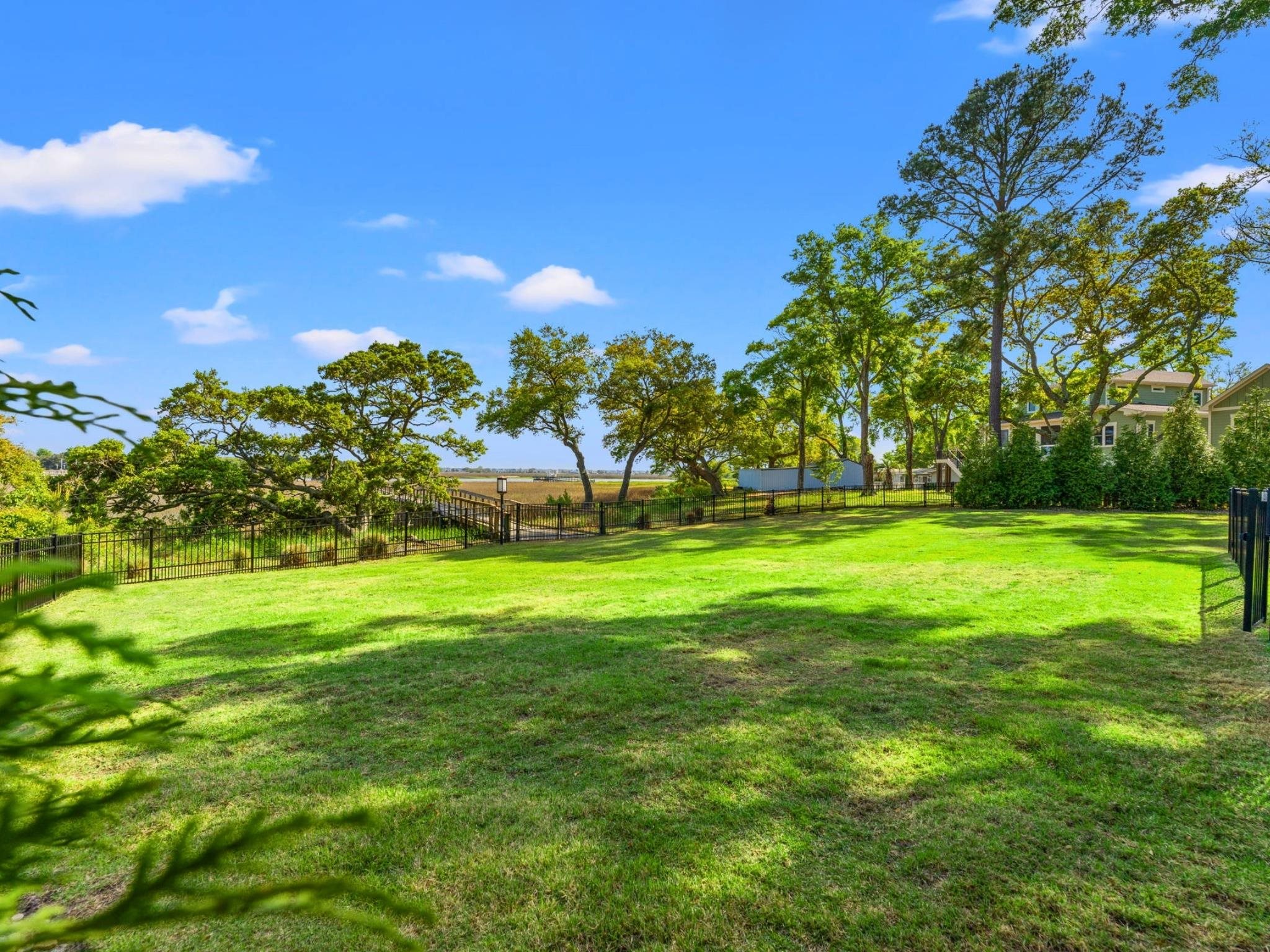 404 Shoreline Dr. E