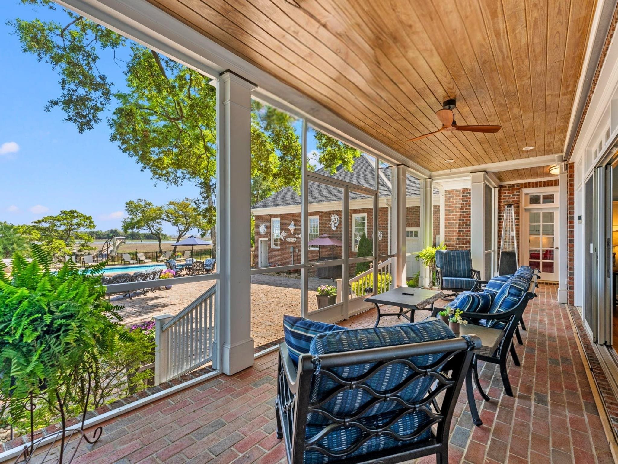 404 Shoreline Dr. E