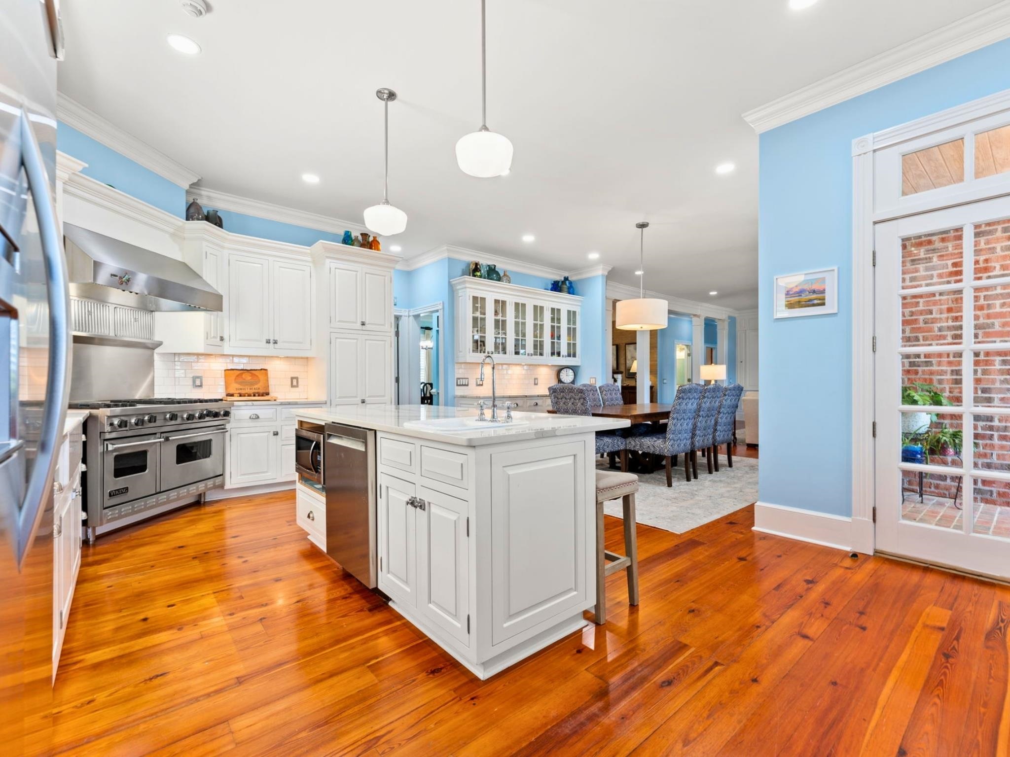 404 Shoreline Dr. E