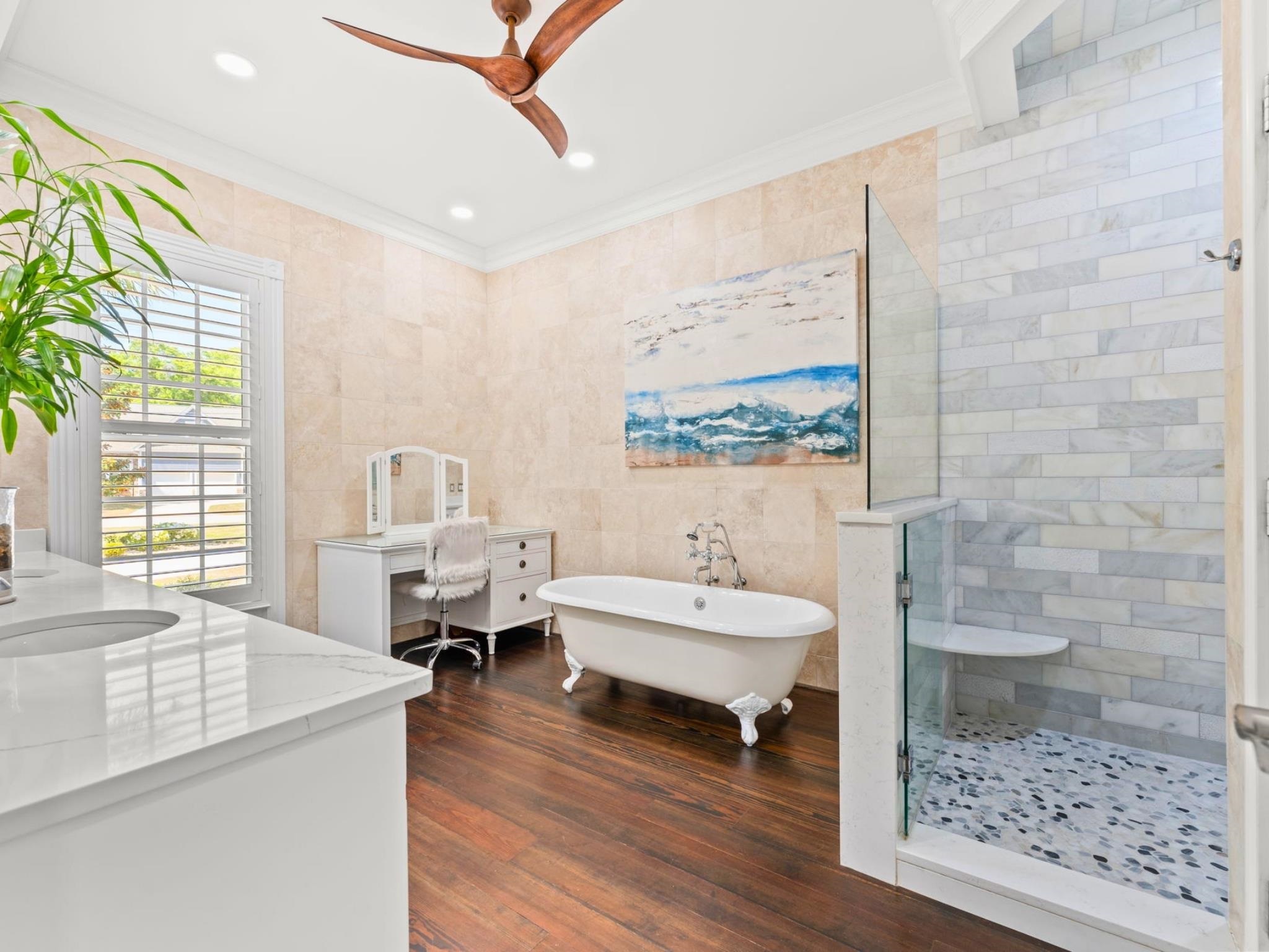 404 Shoreline Dr. E