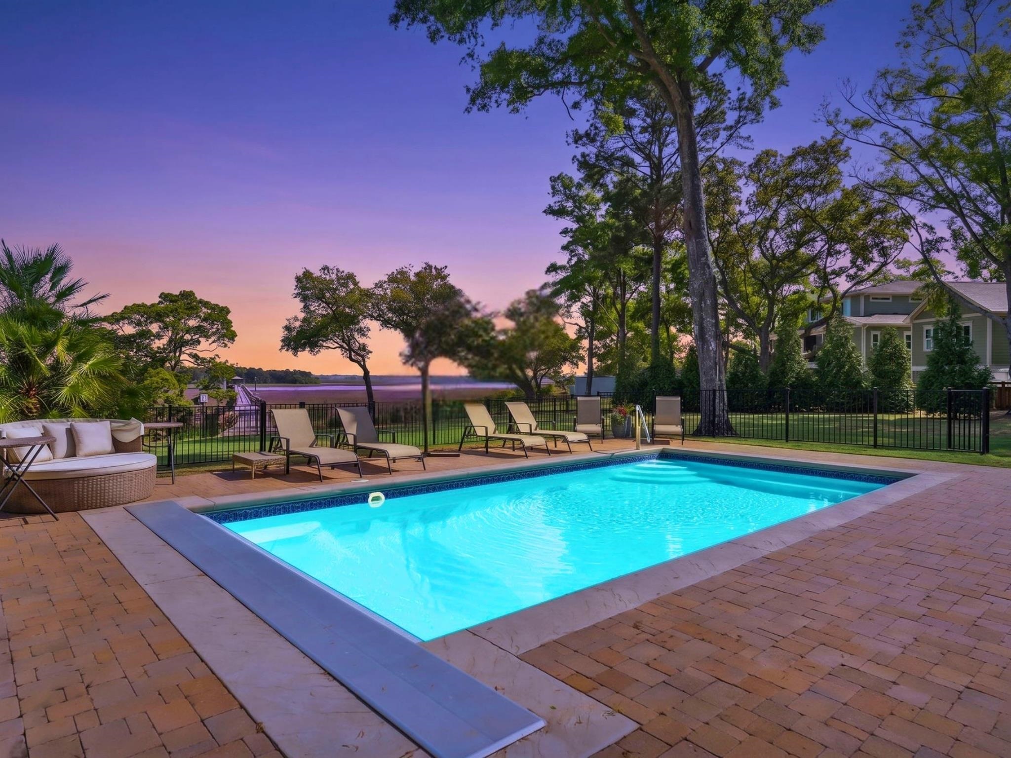 404 Shoreline Dr. E