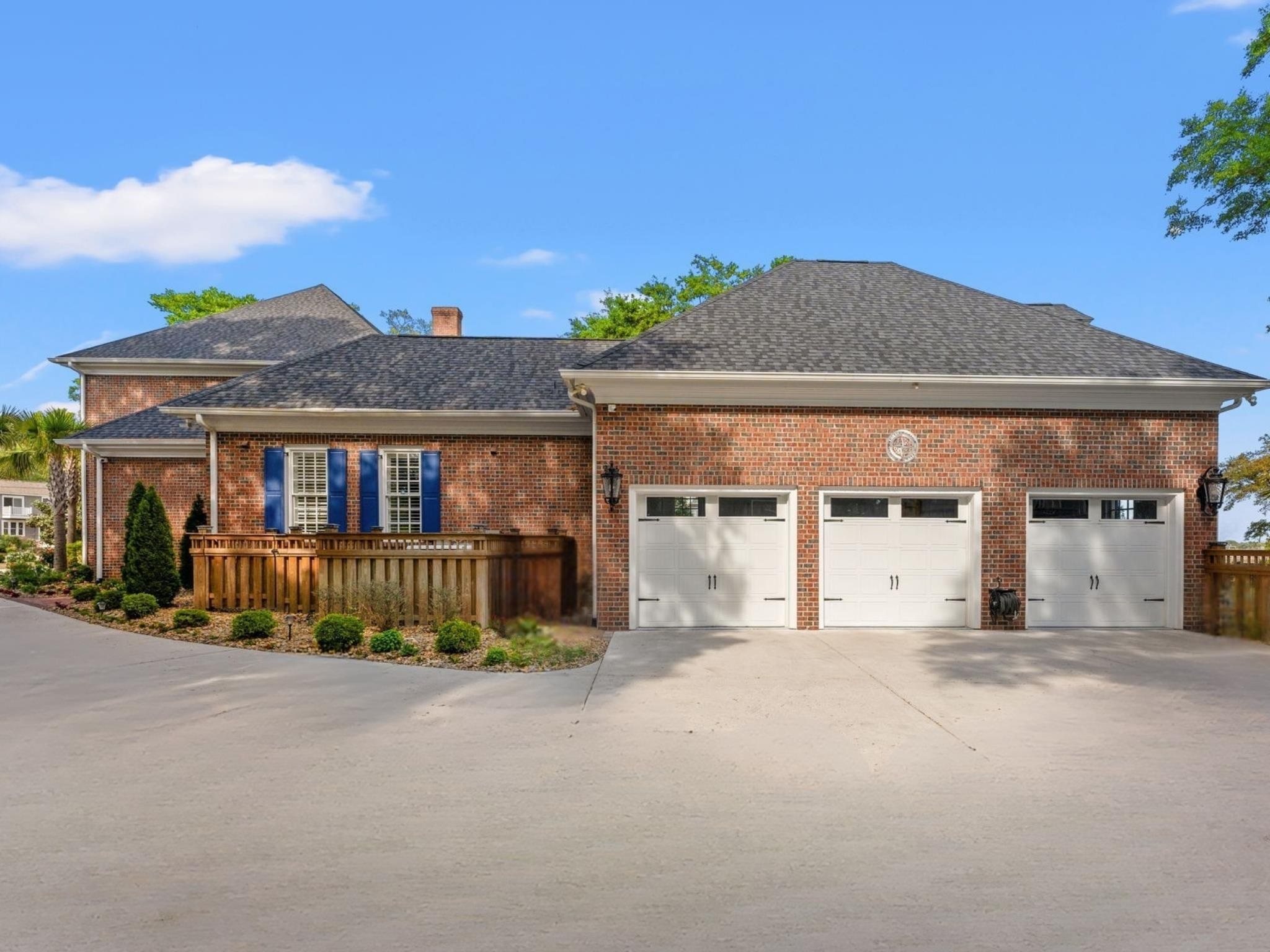 404 Shoreline Dr. E