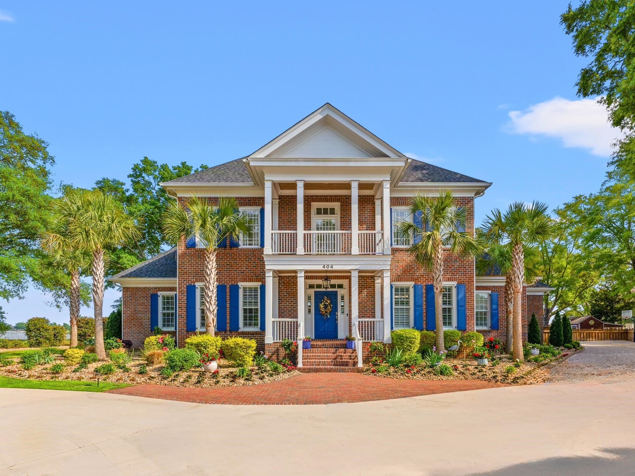 404 Shoreline Dr. E