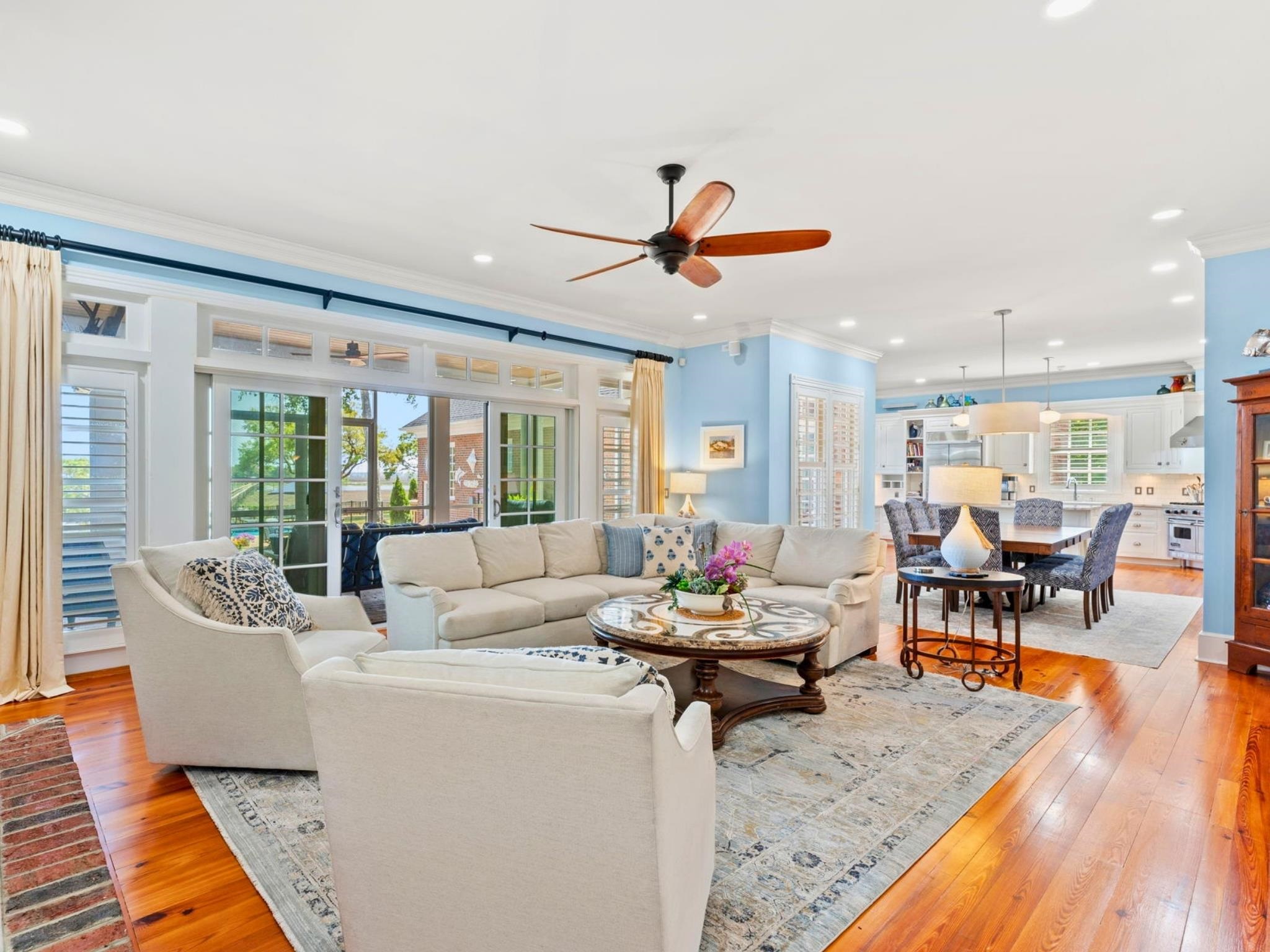 404 Shoreline Dr. E
