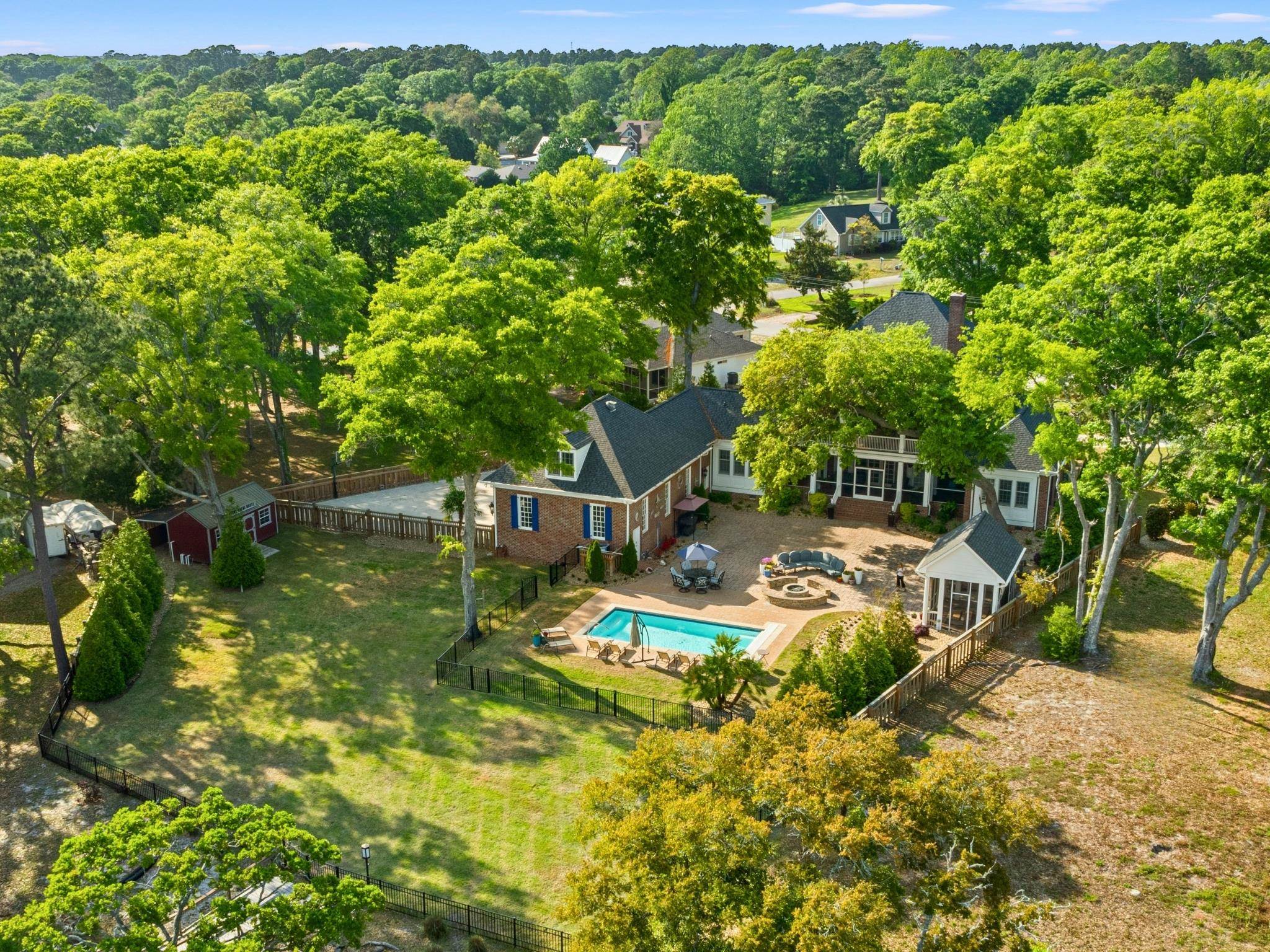 404 Shoreline Dr. E