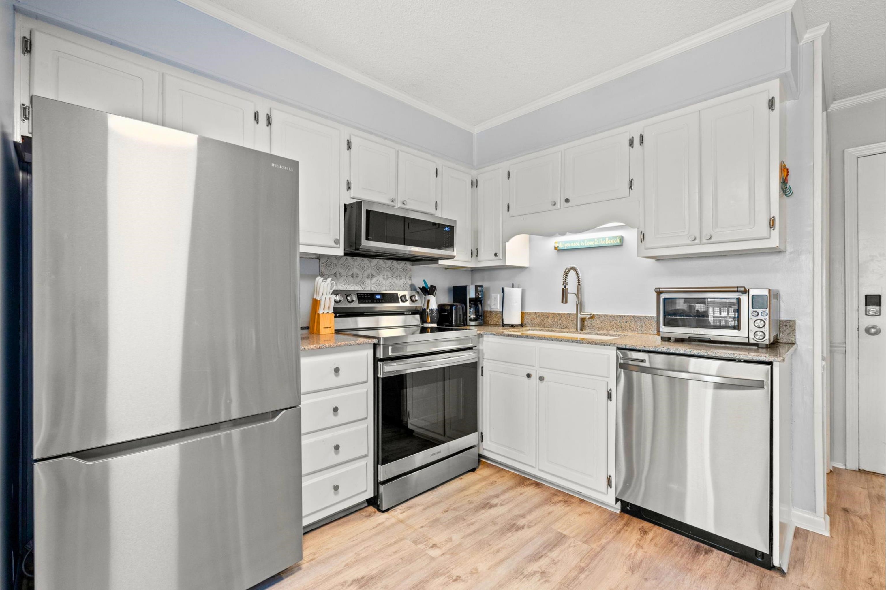 277 W First St. Unit: 1J