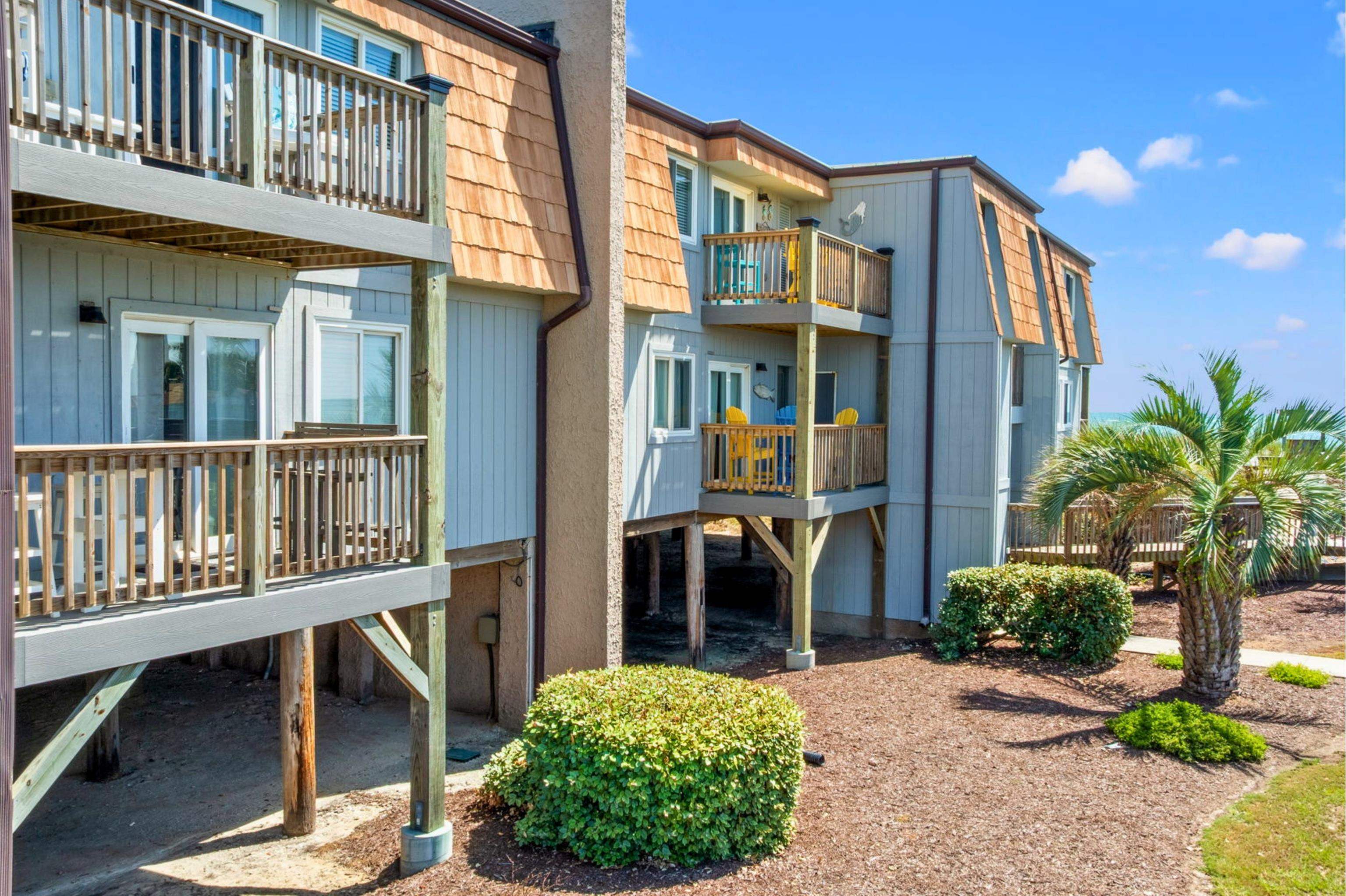 277 W First St. Unit: 1J
