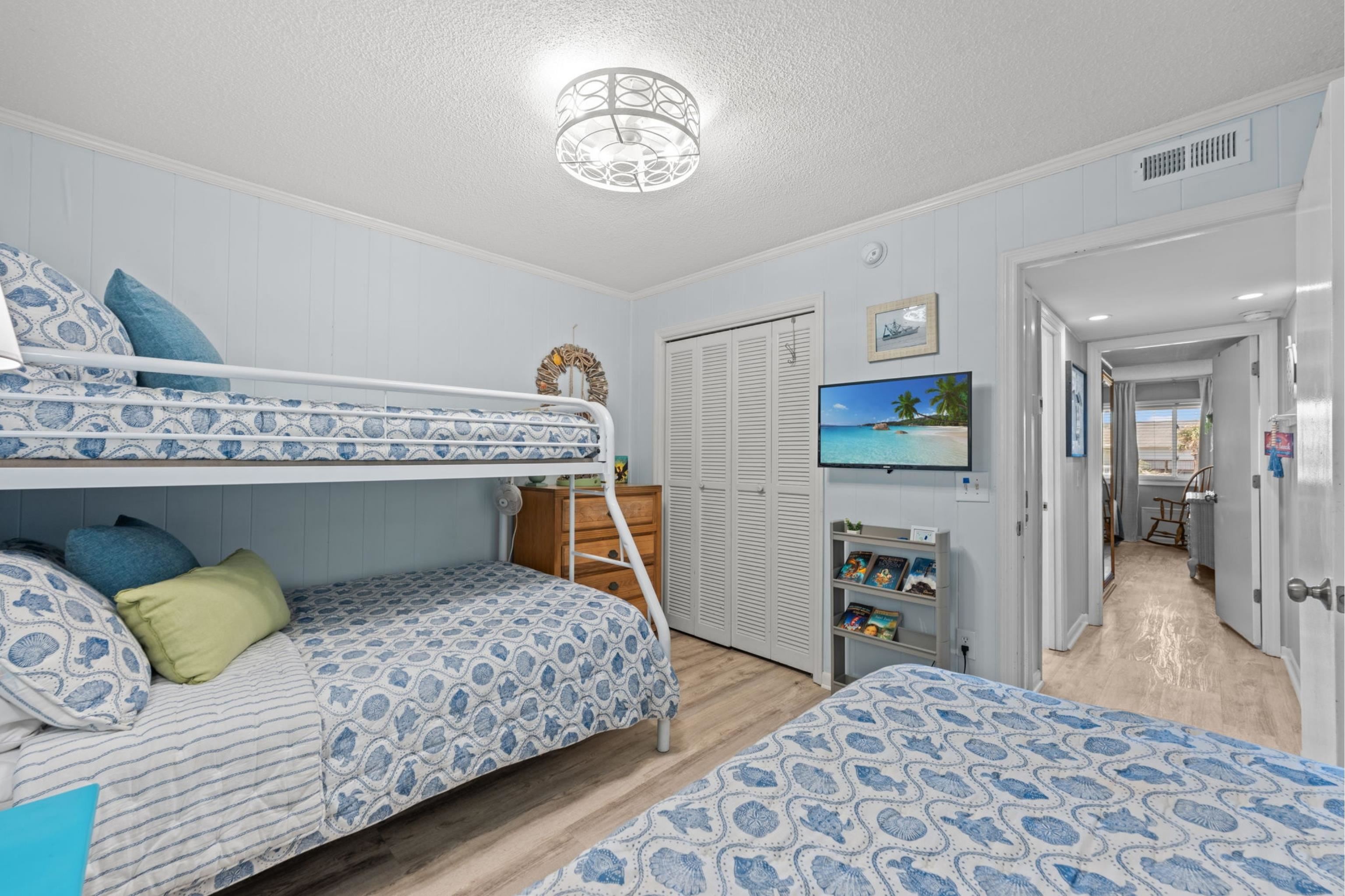 277 W First St. Unit: 1J