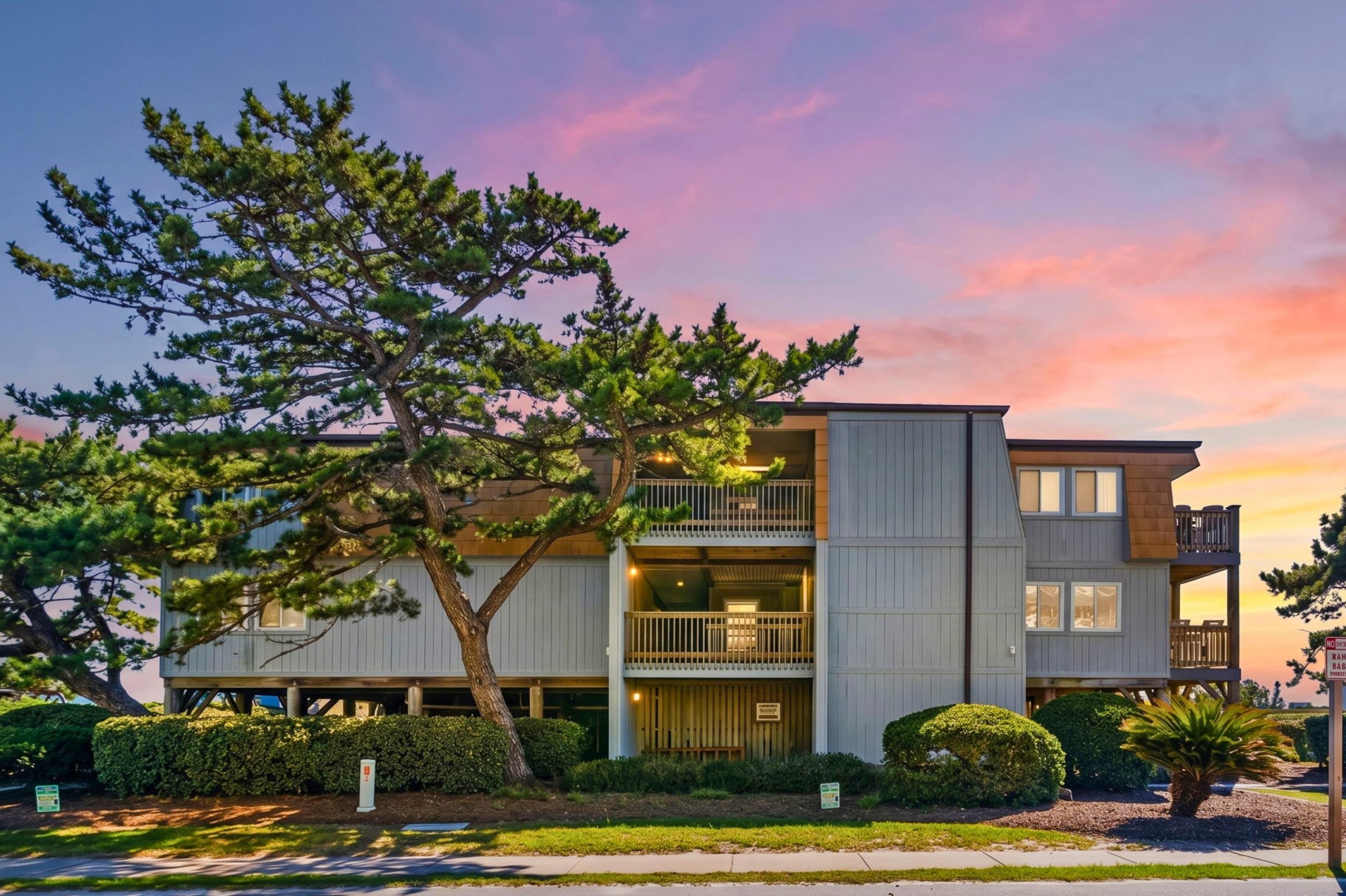 277 W First St. Unit: 1J