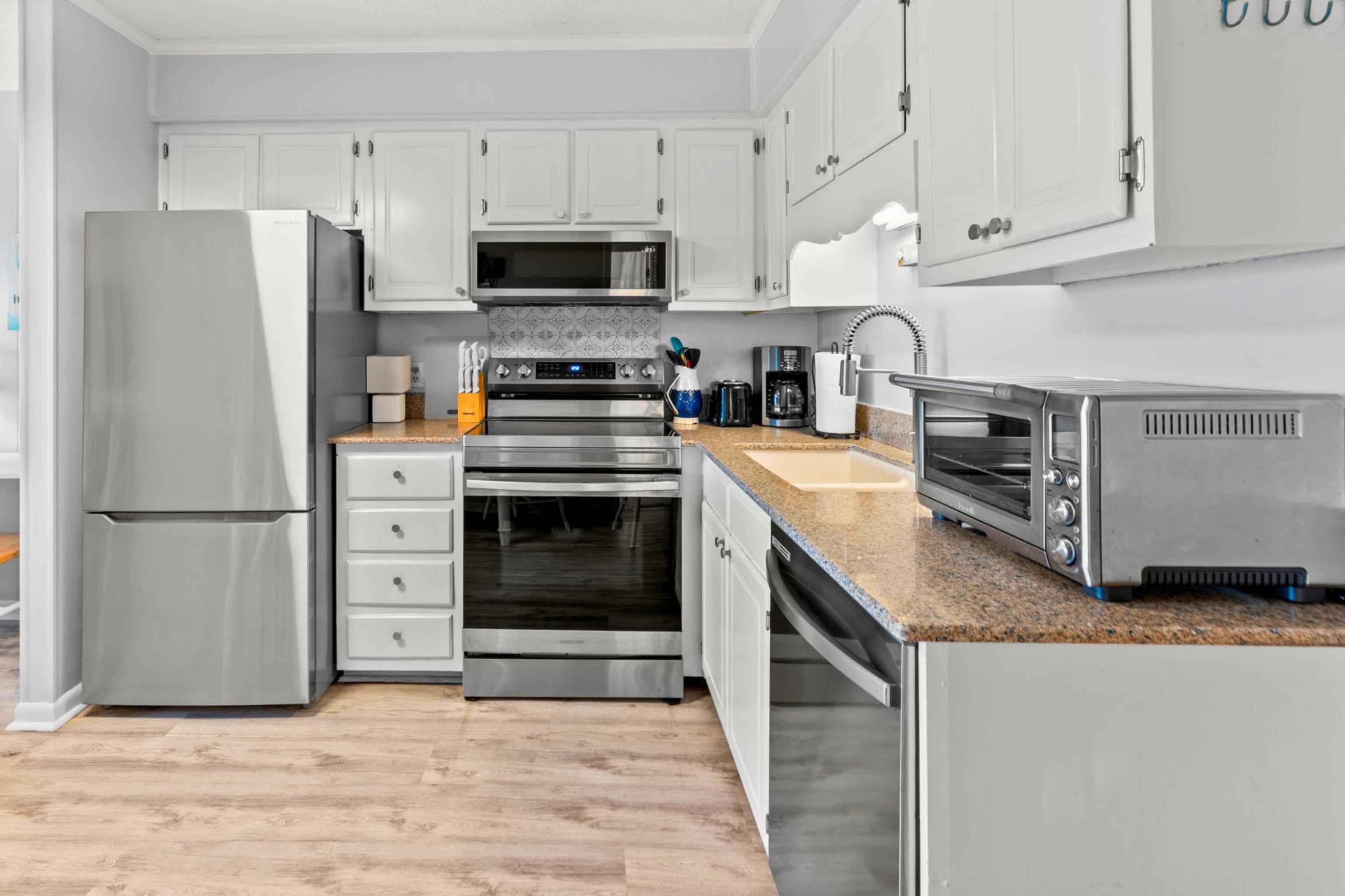 277 W First St. Unit: 1J