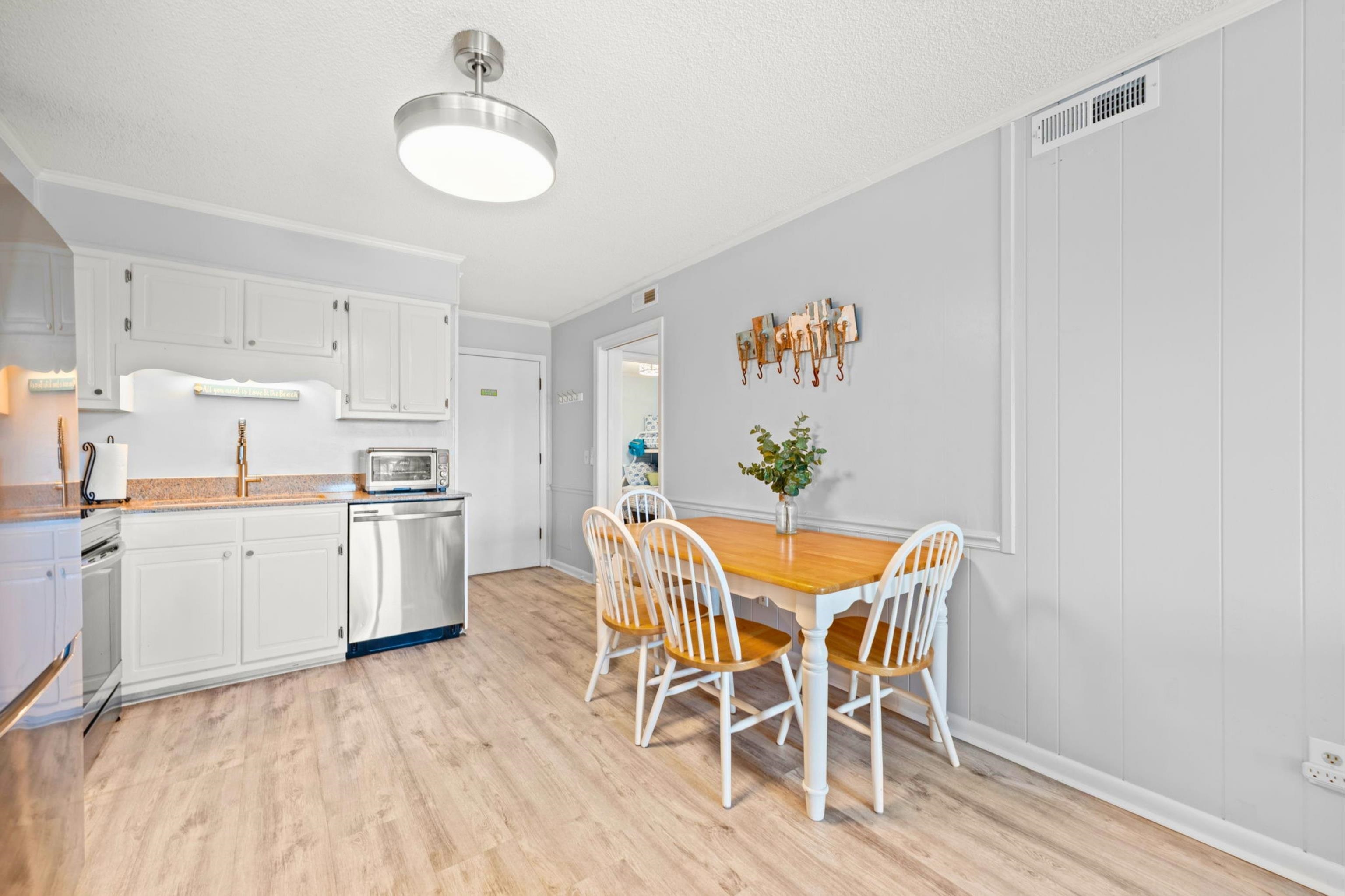 277 W First St. Unit: 1J