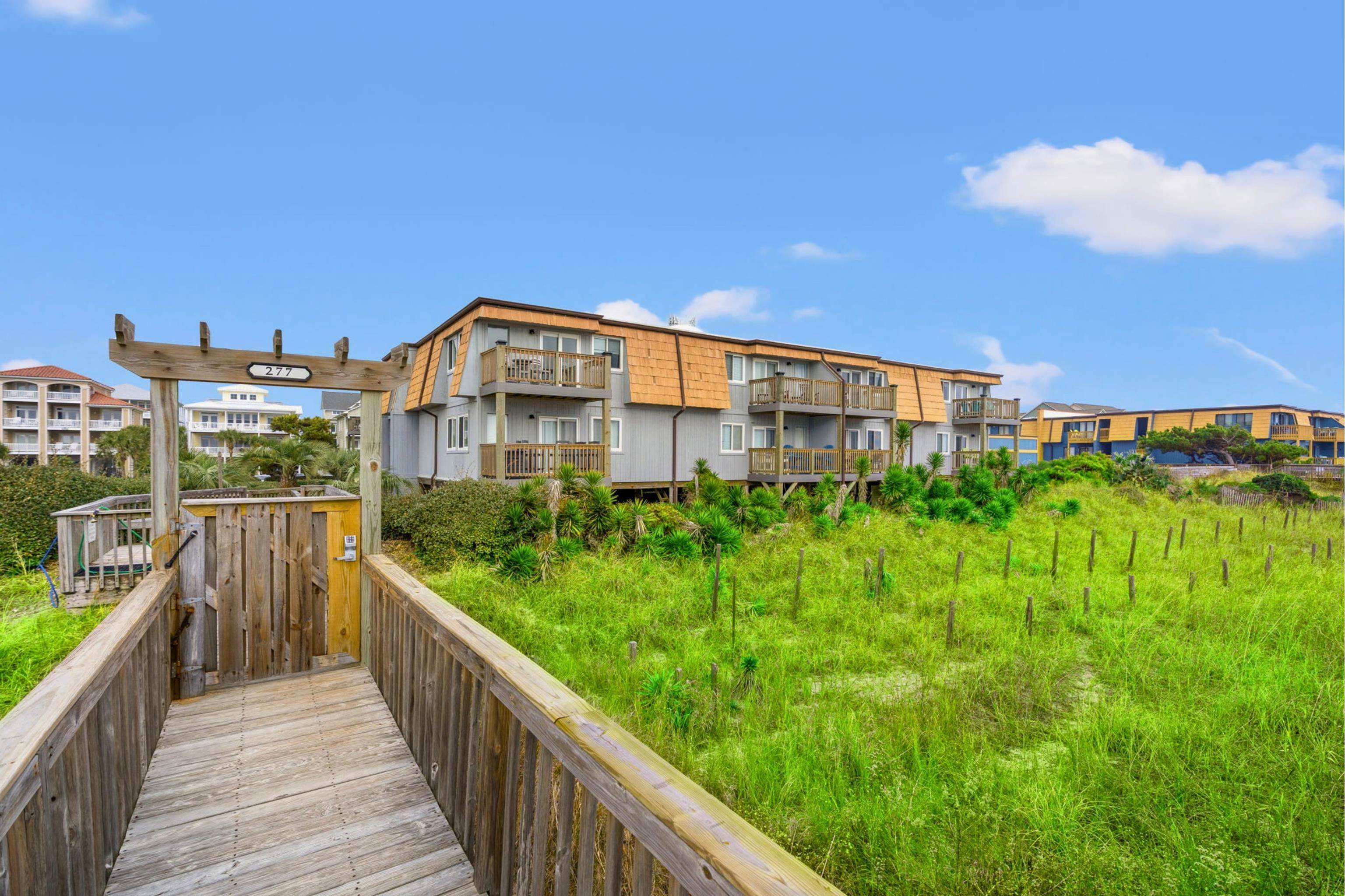 277 W First St. Unit: 1J
