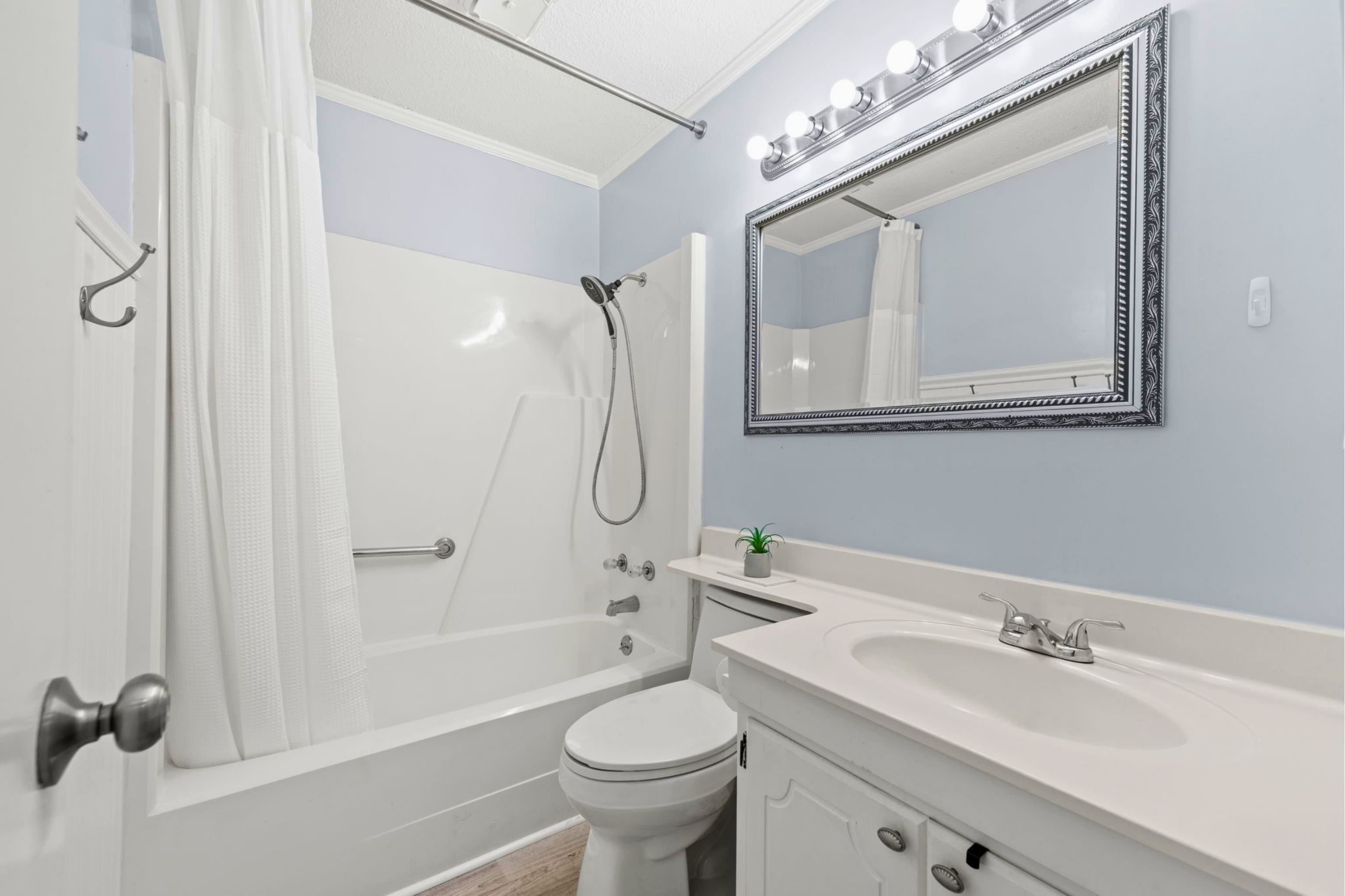 277 W First St. Unit: 1J