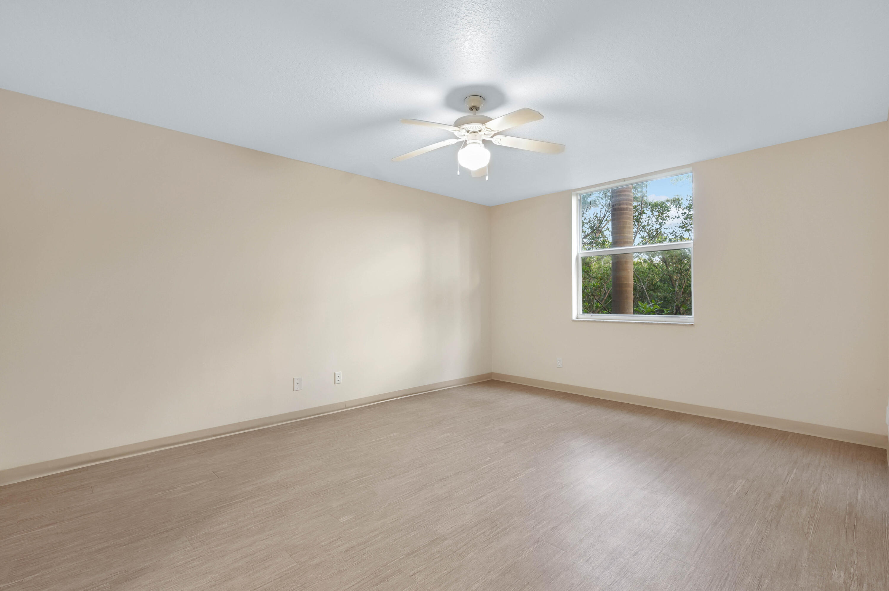 529 E Sheridan Street 2061