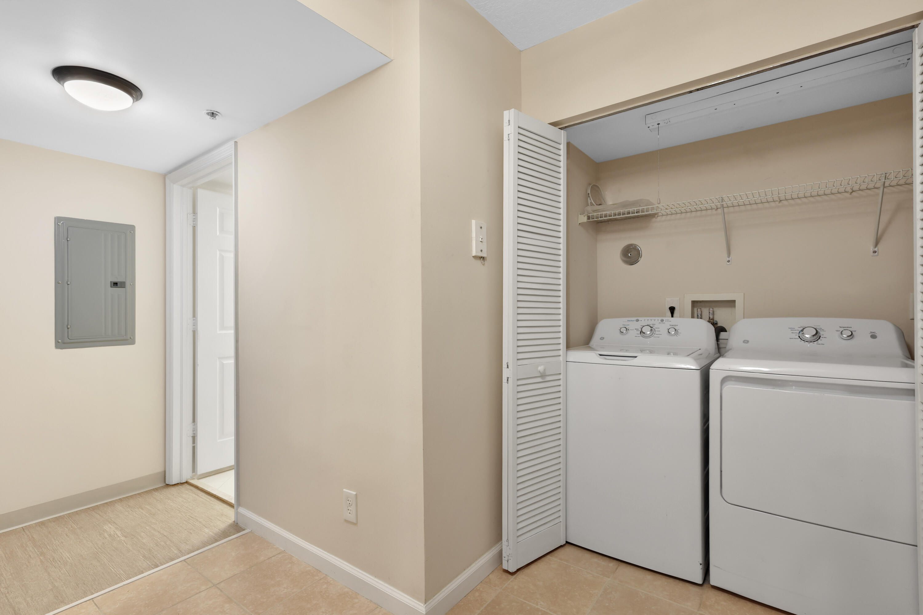 529 E Sheridan Street 2061