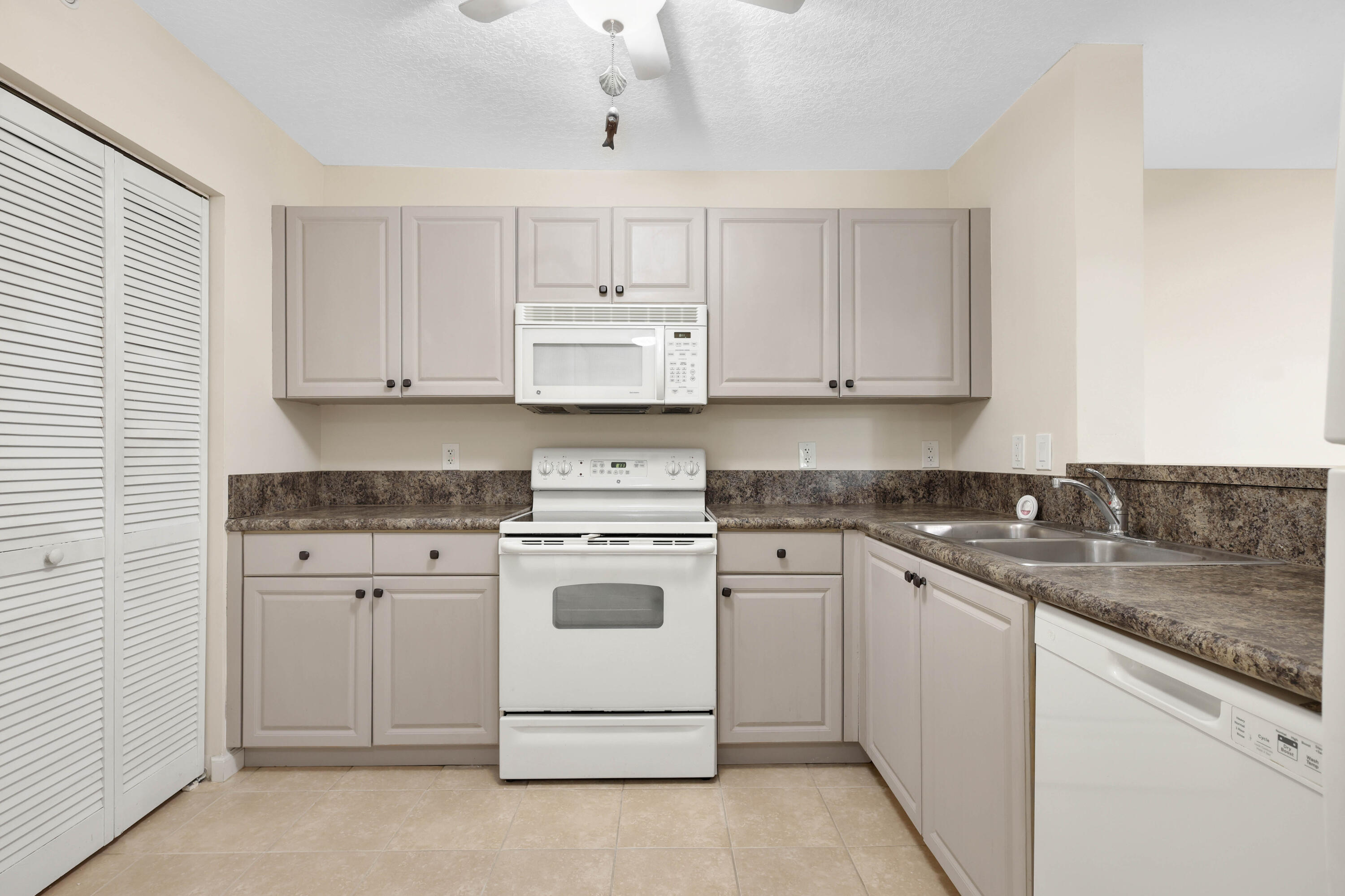 529 E Sheridan Street 2061