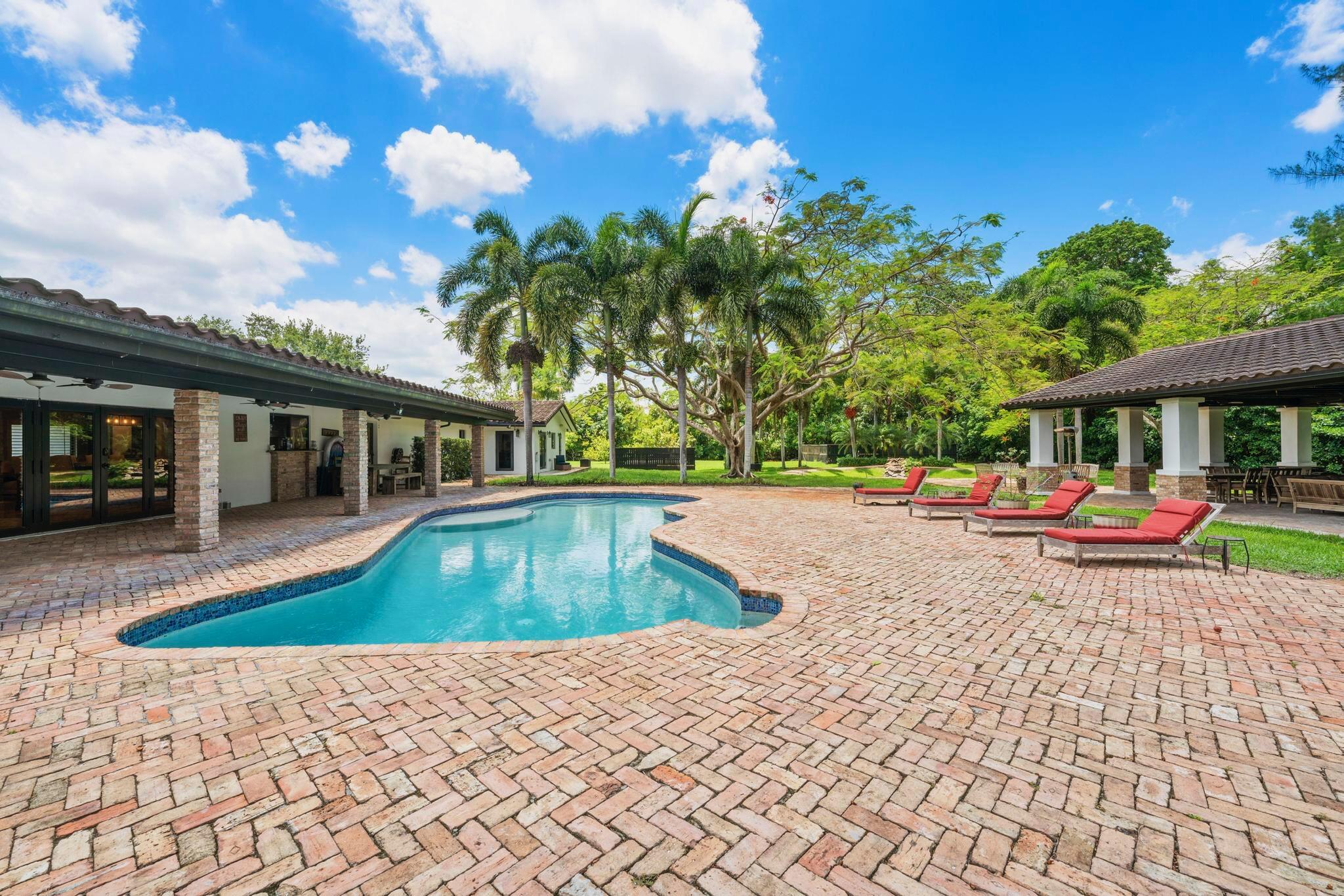 14701 Sunset Lane