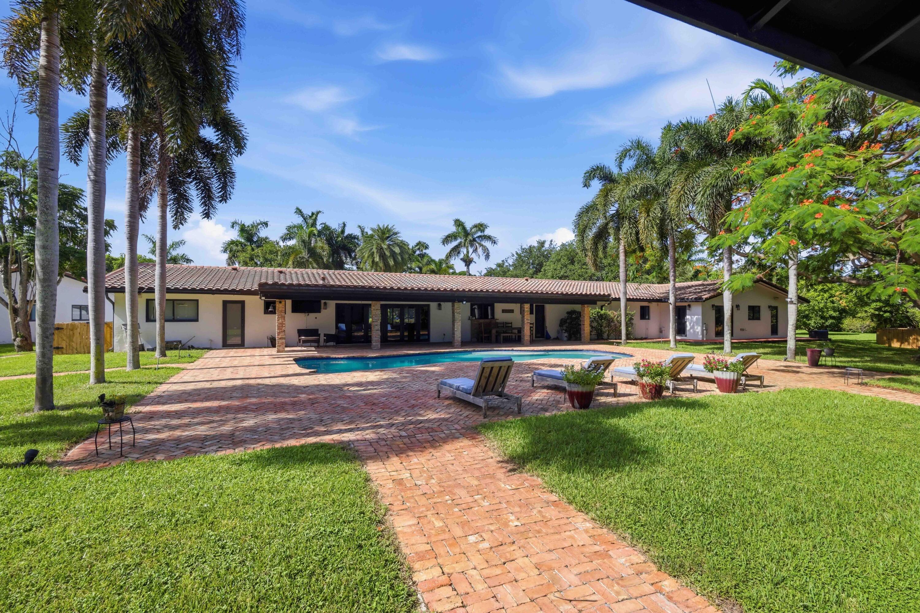 14701 Sunset Lane