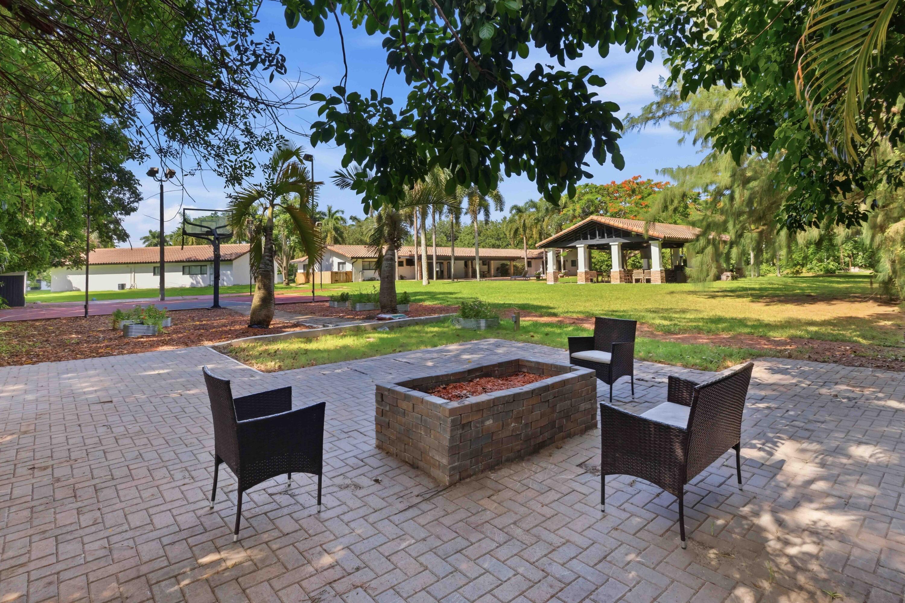14701 Sunset Lane