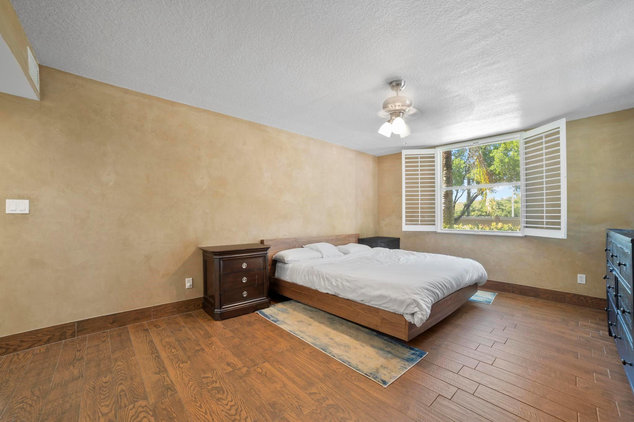 509 E Sheridan Street 108