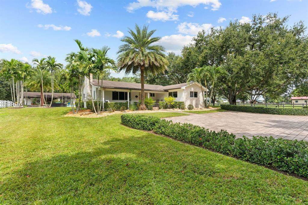 13800 SW 50th Manor