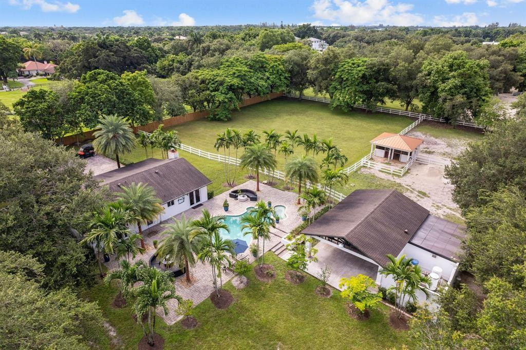 13800 SW 50th Manor