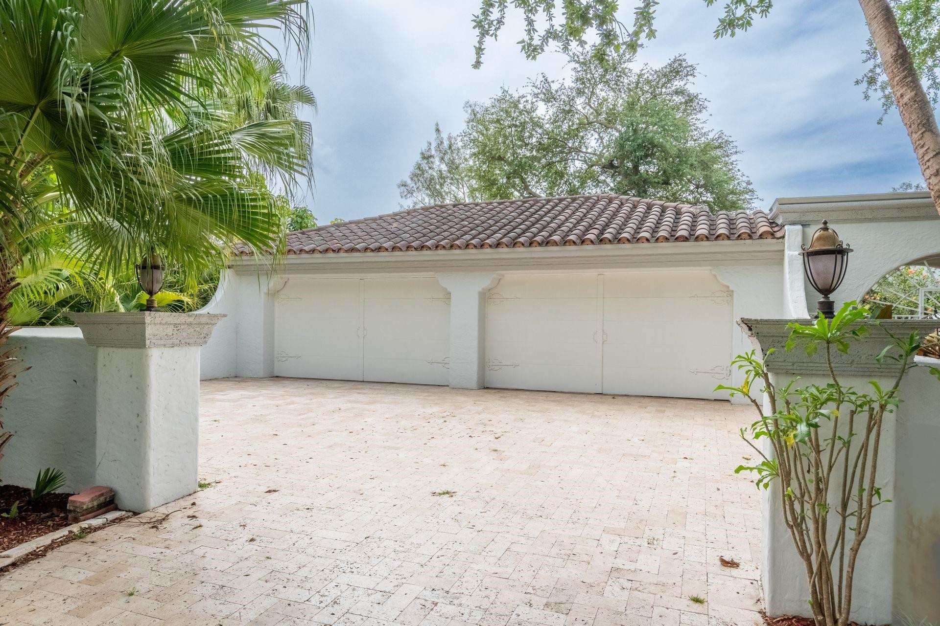 14300 Lake Lane