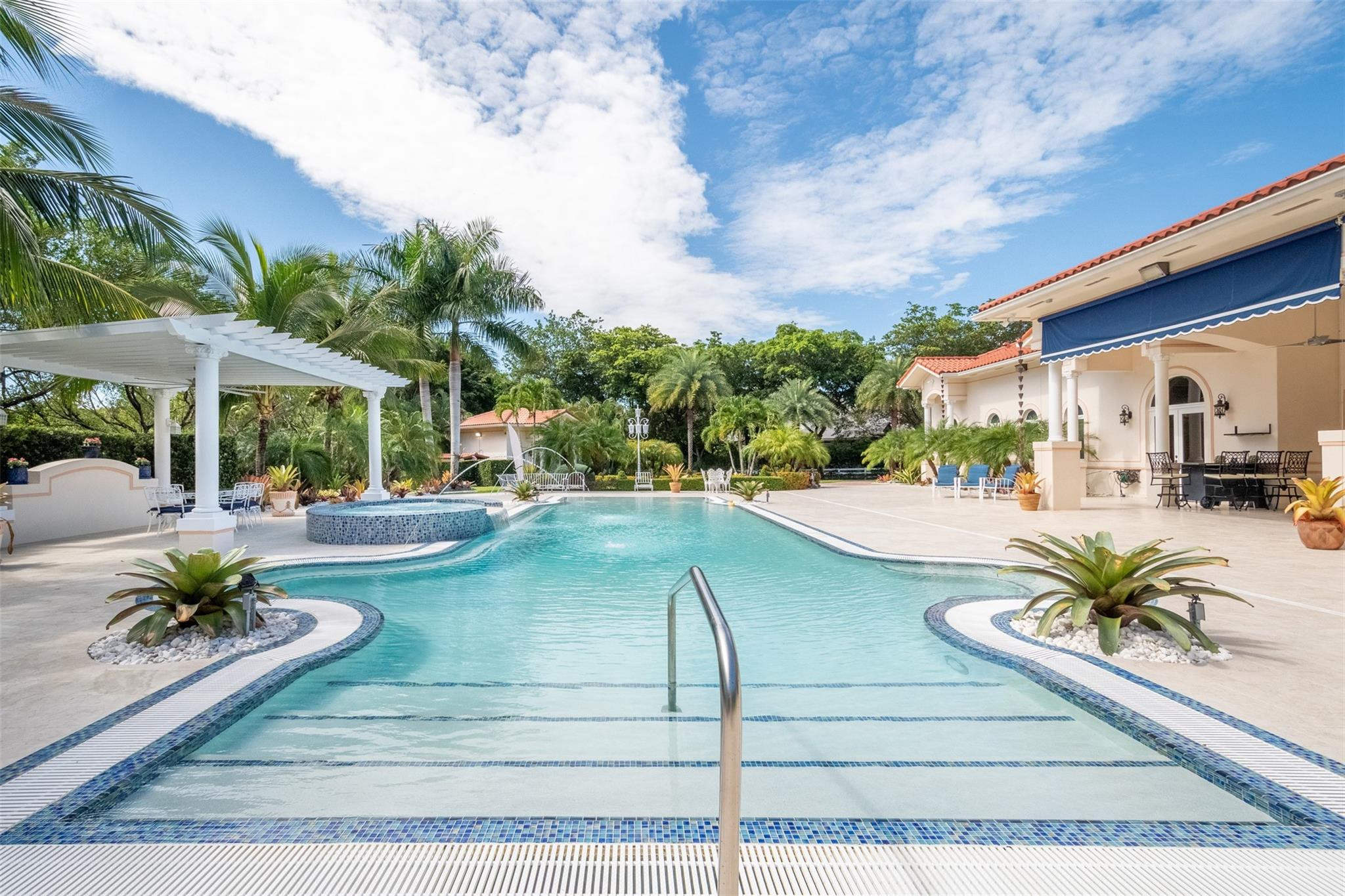 5801 Estates Drive