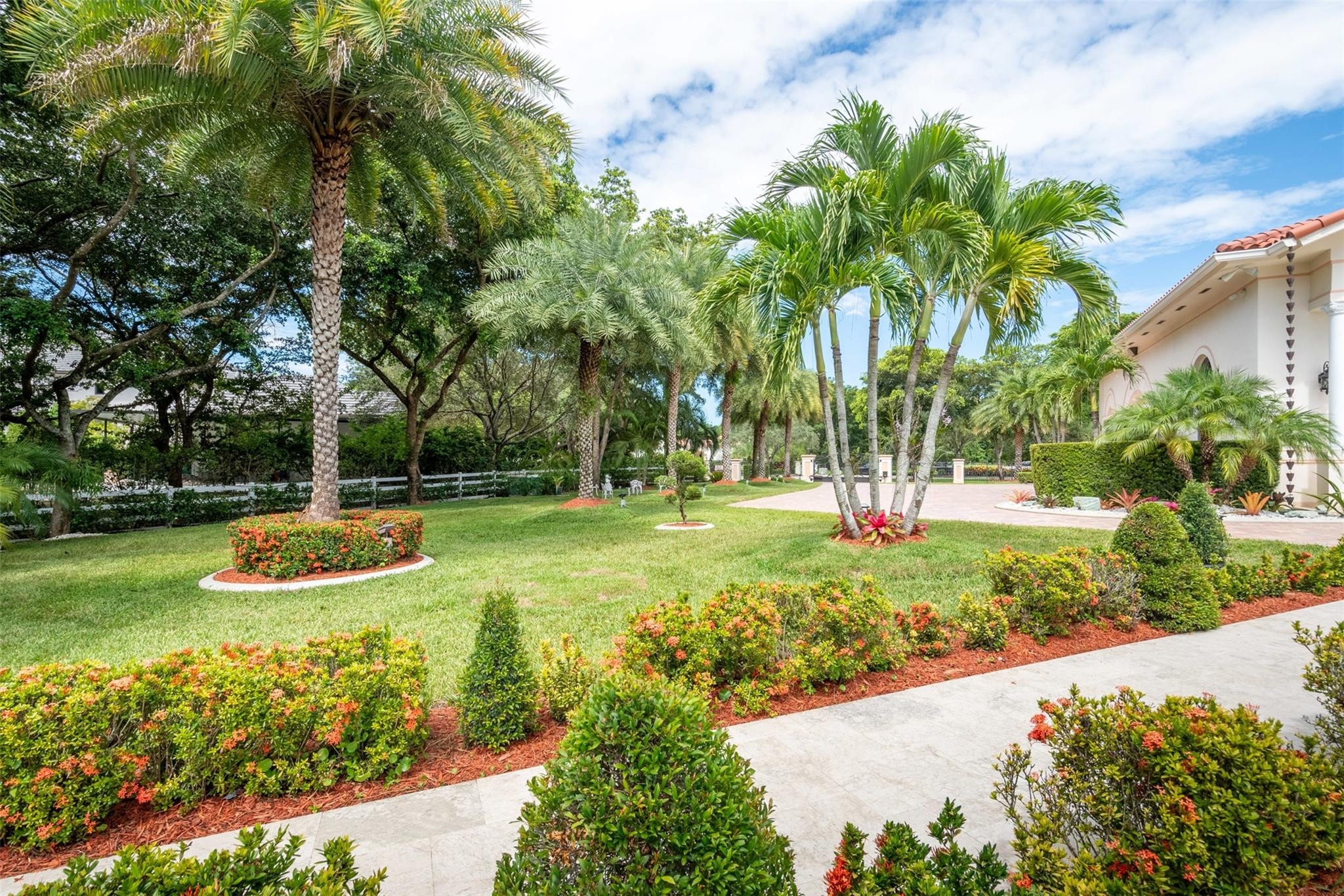 5801 Estates Drive