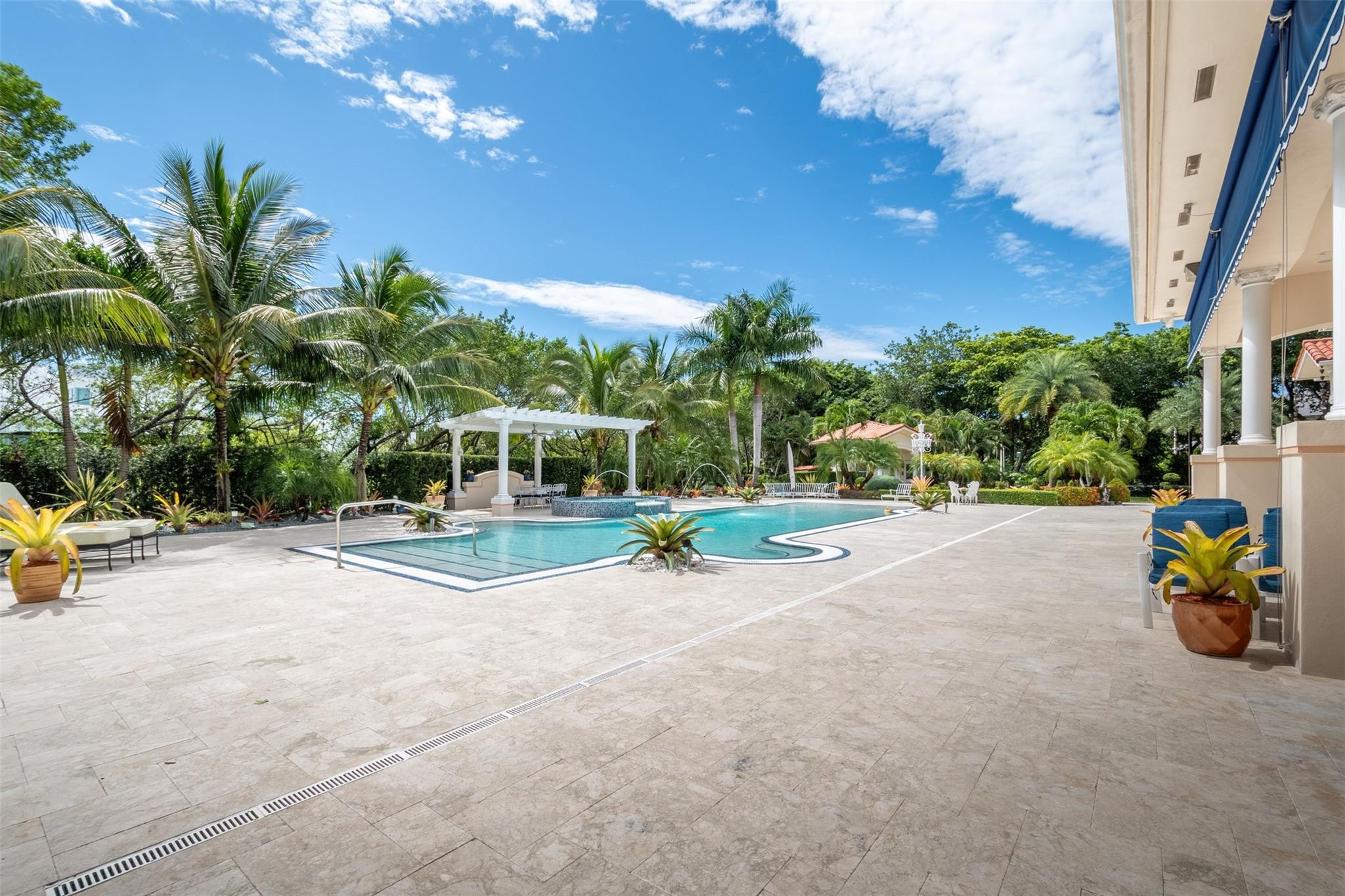 5801 Estates Drive