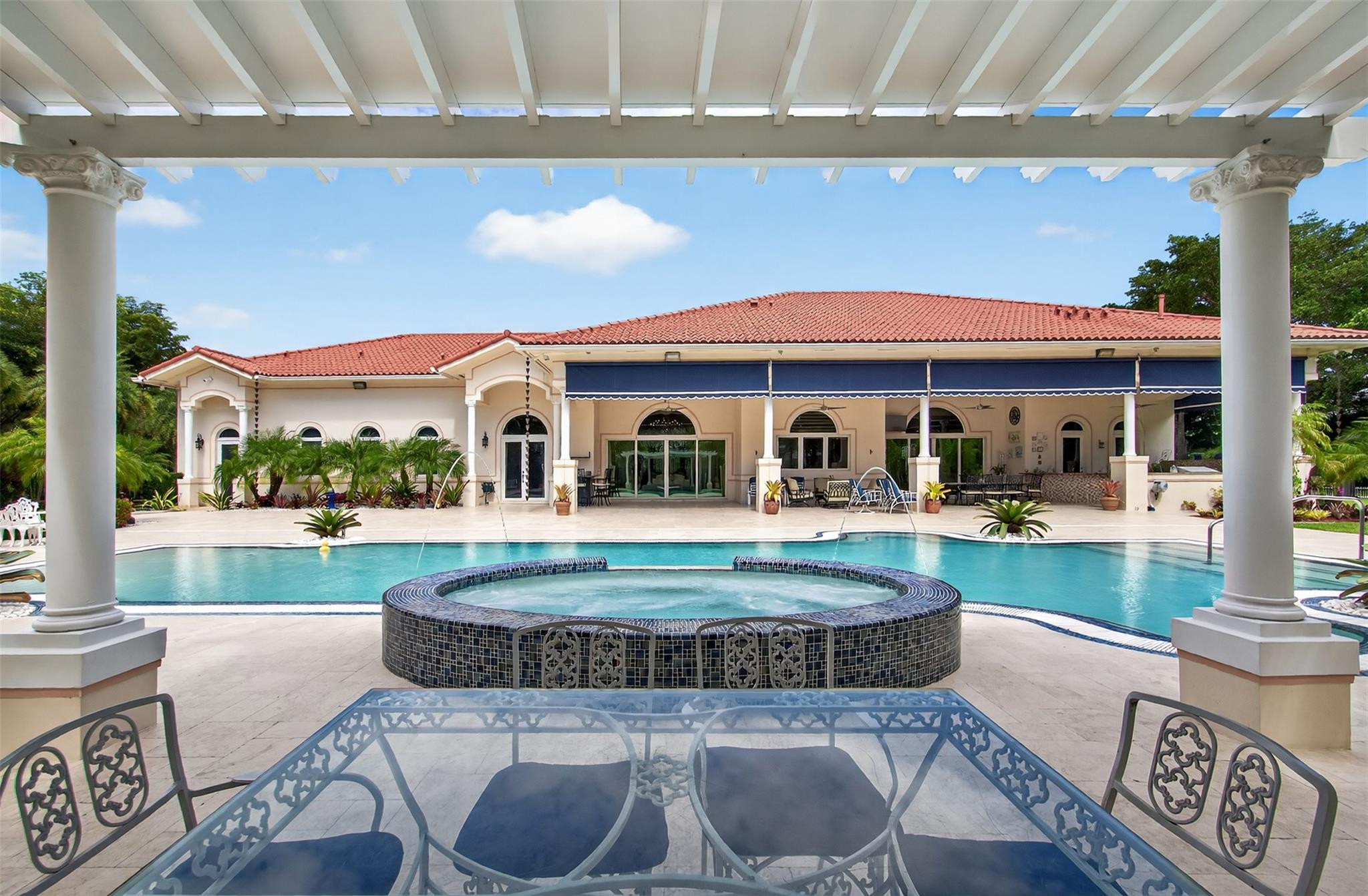 5801 Estates Drive