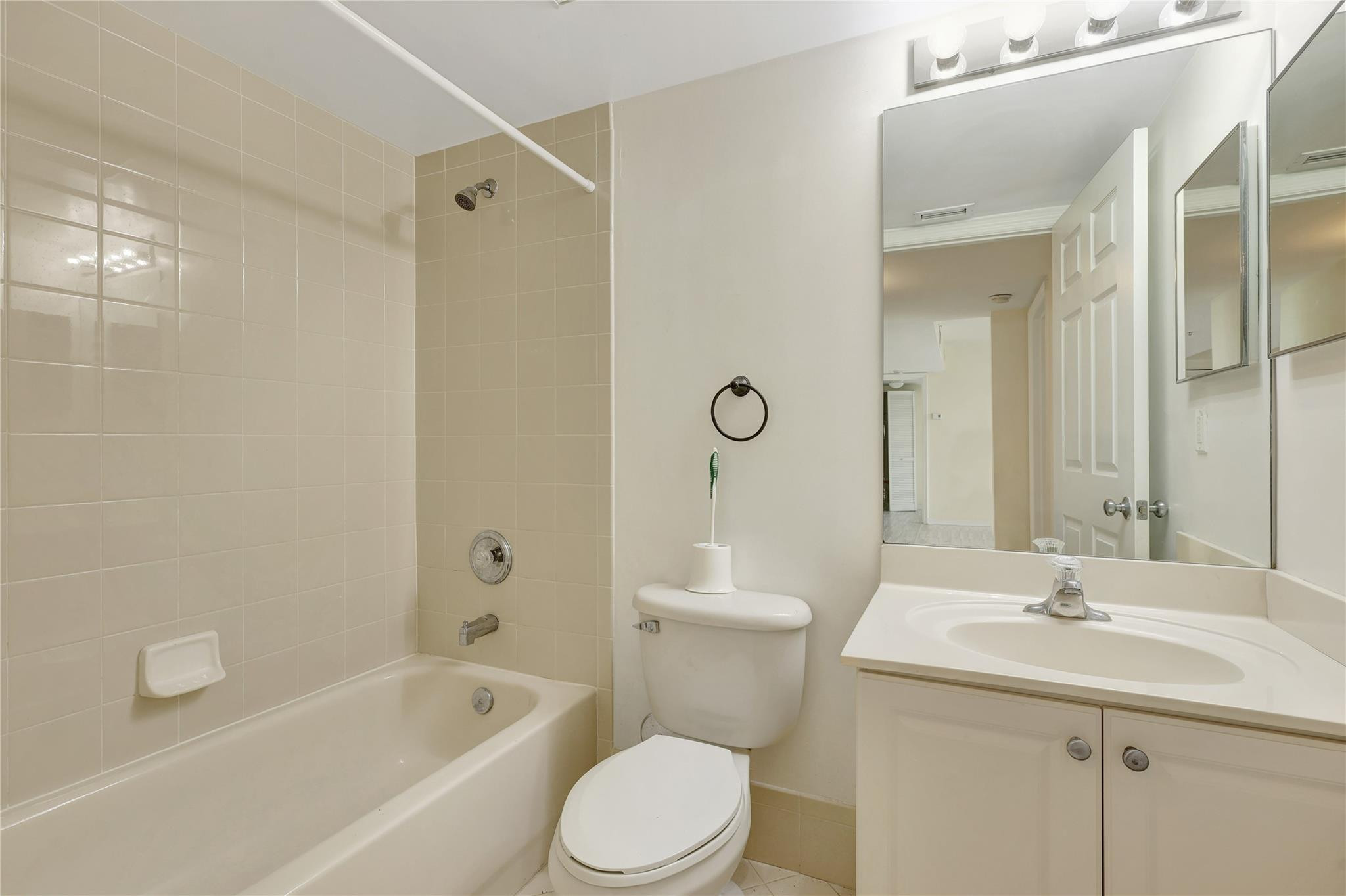 529 E Sheridan Street 3081