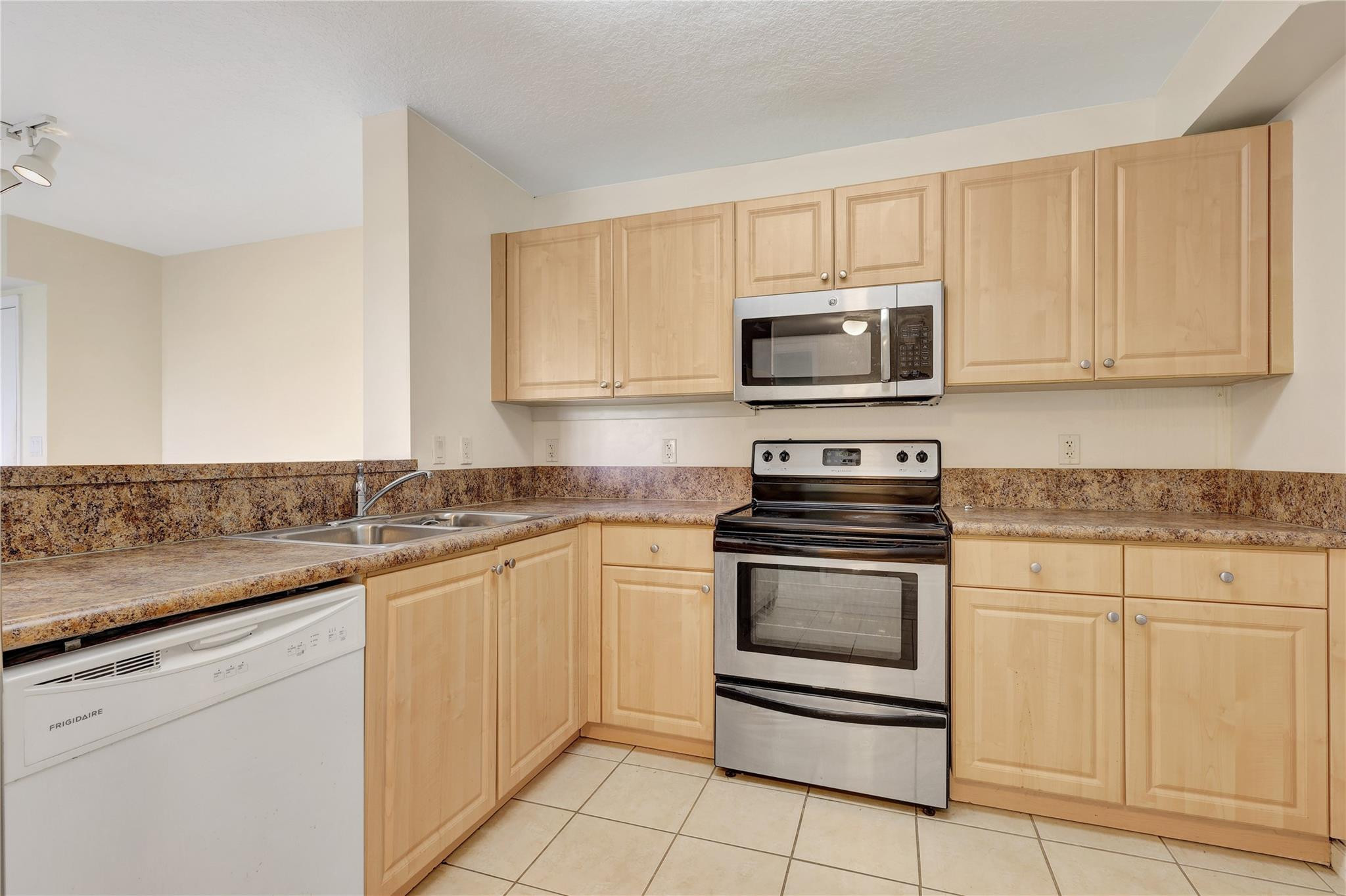 529 E Sheridan Street 3081