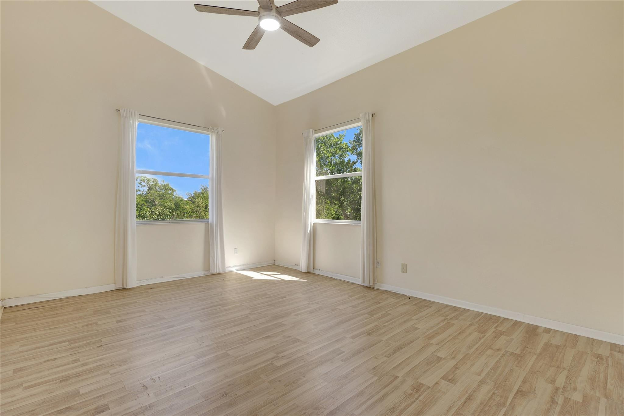 529 E Sheridan Street 3081