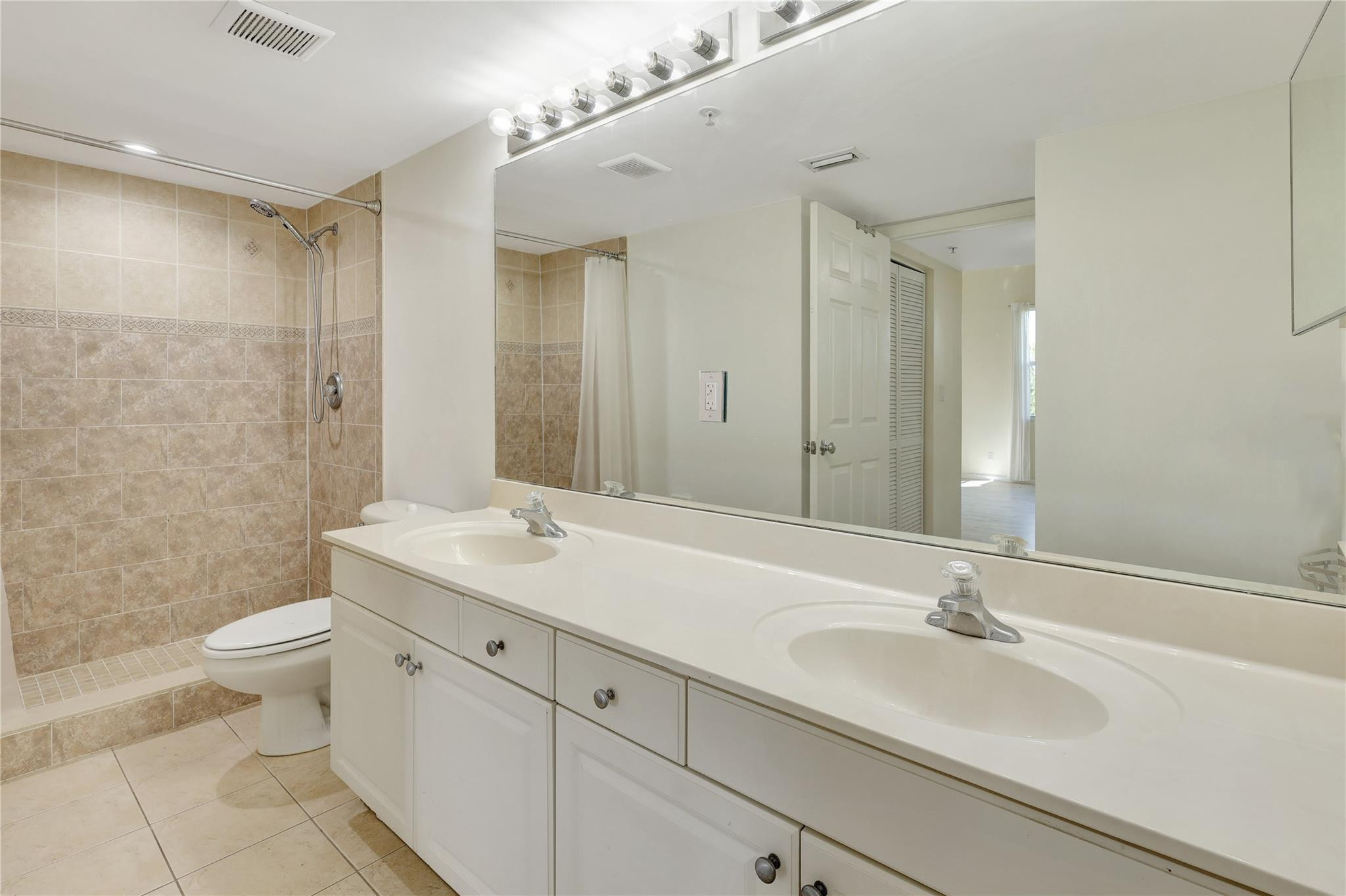 529 E Sheridan Street 3081