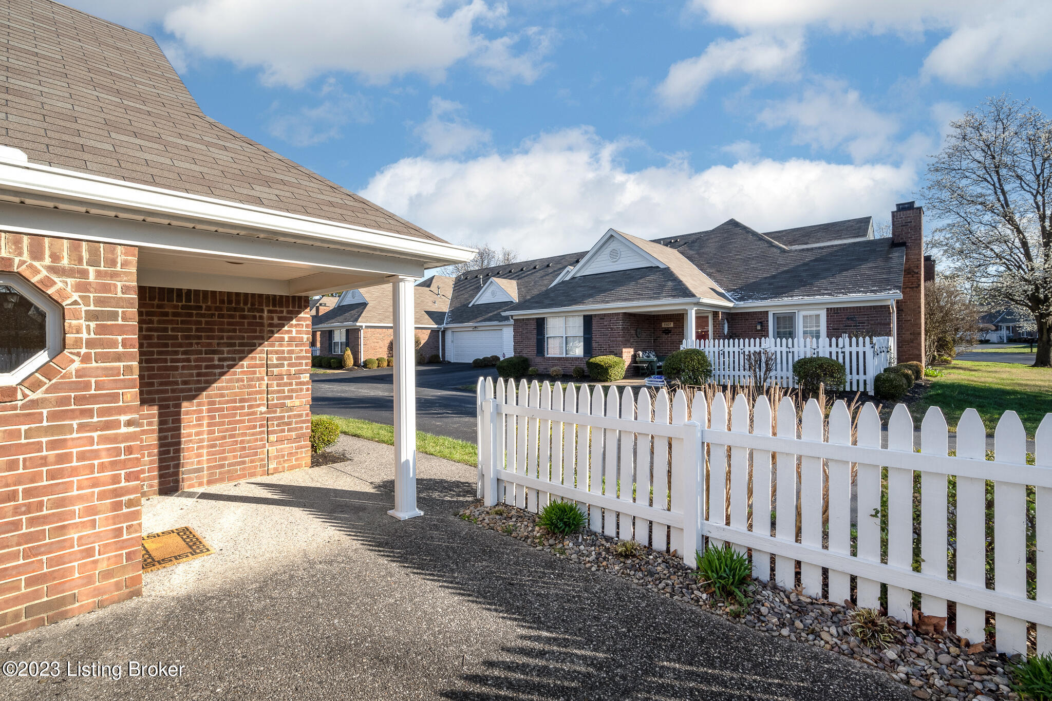 1108 Fox Glen Way