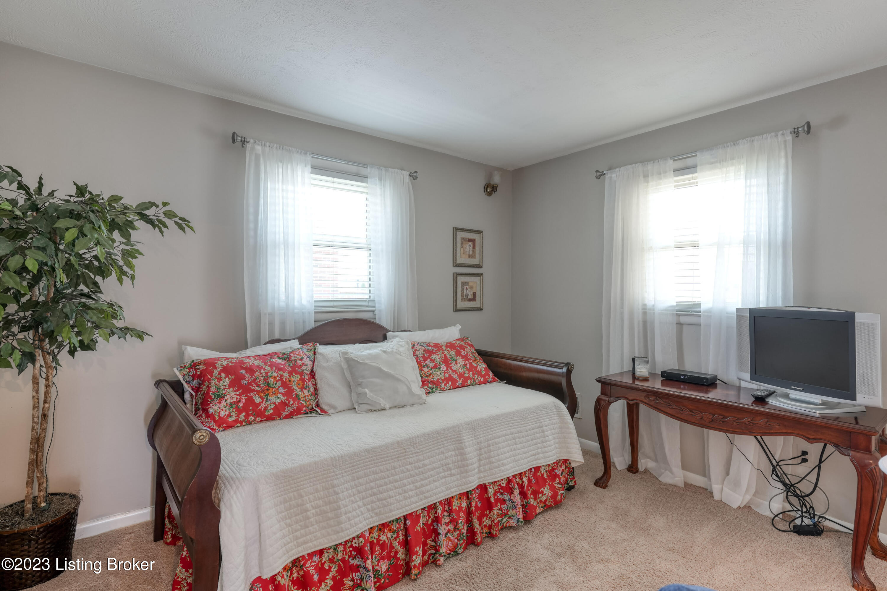 5404 Georgia Ln