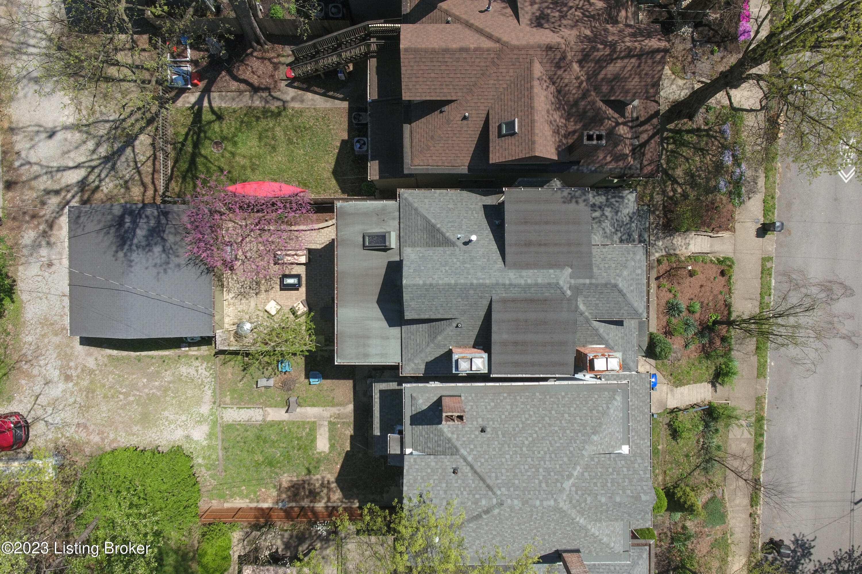 1129 Everett Ave