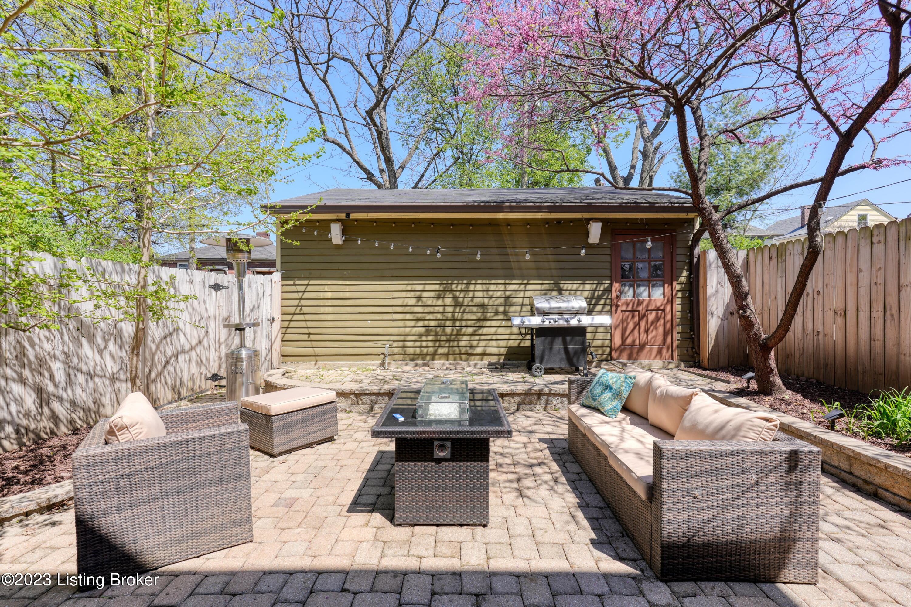 1129 Everett Ave