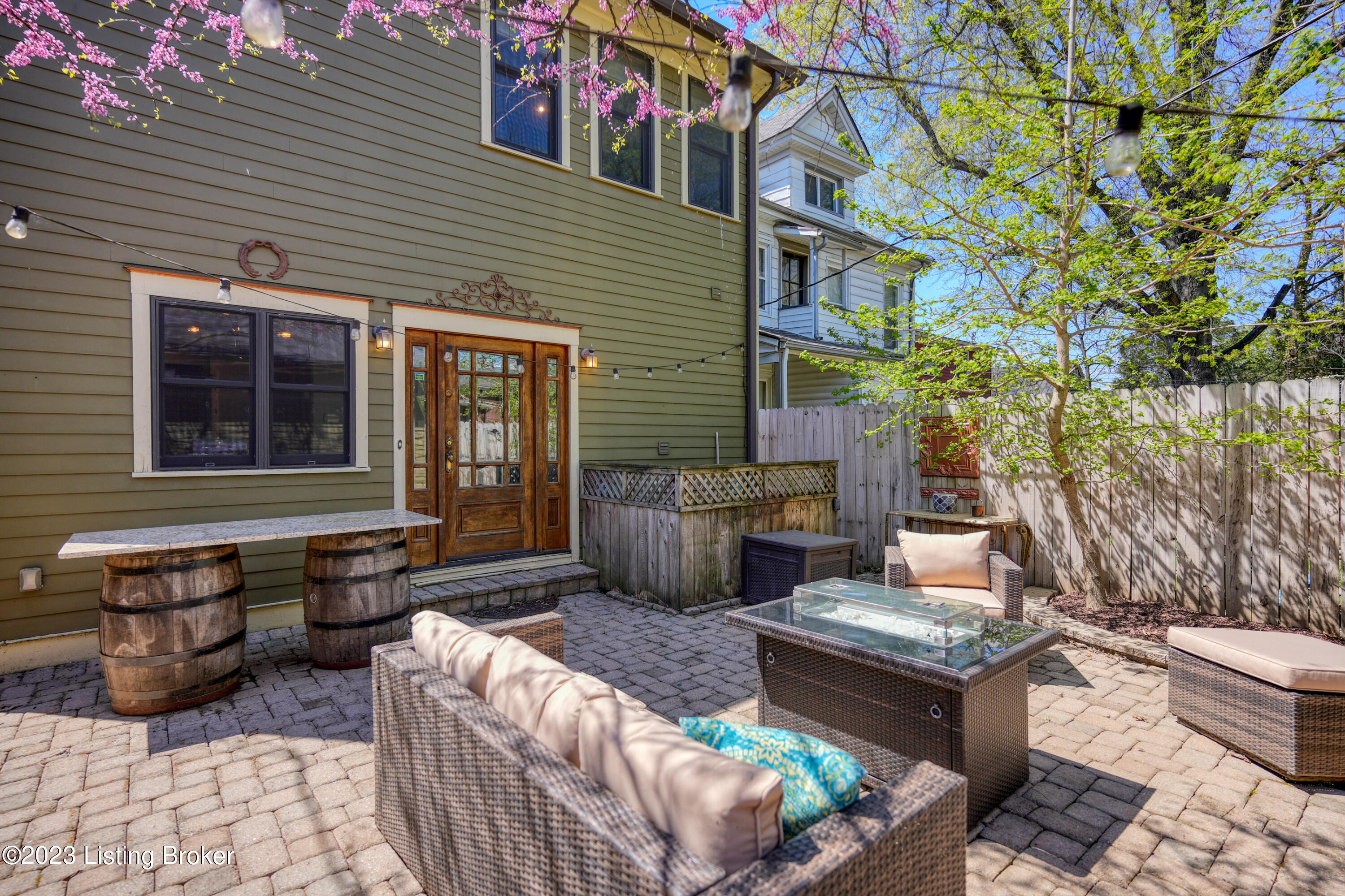 1129 Everett Ave