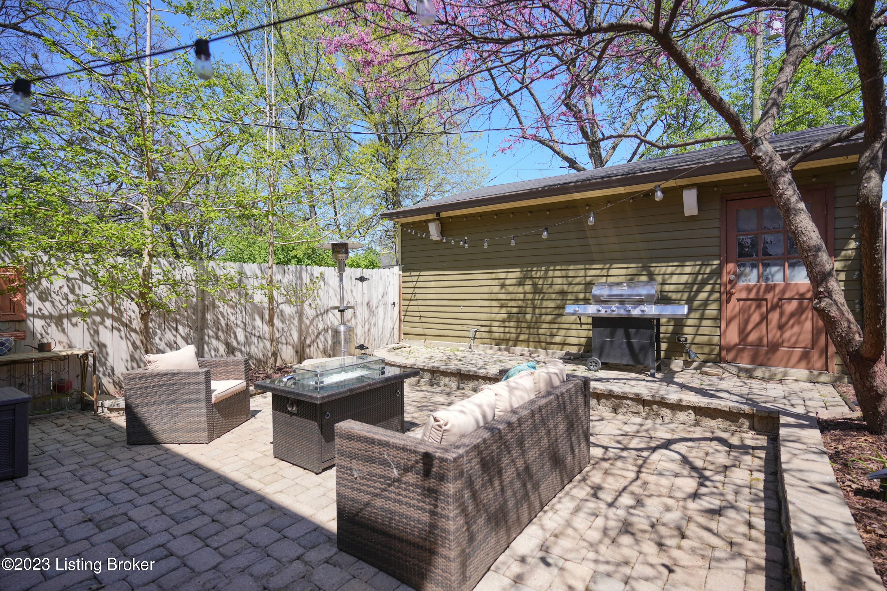 1129 Everett Ave