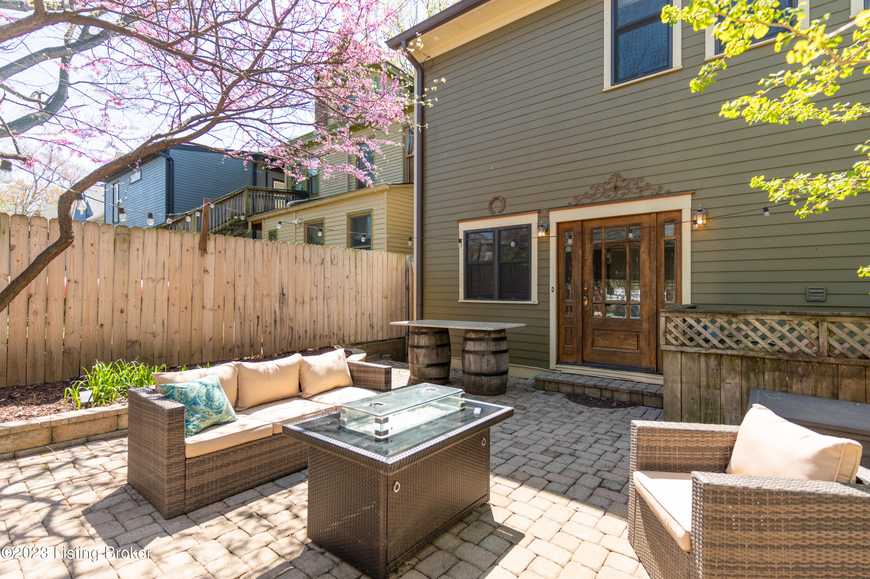 1129 Everett Ave
