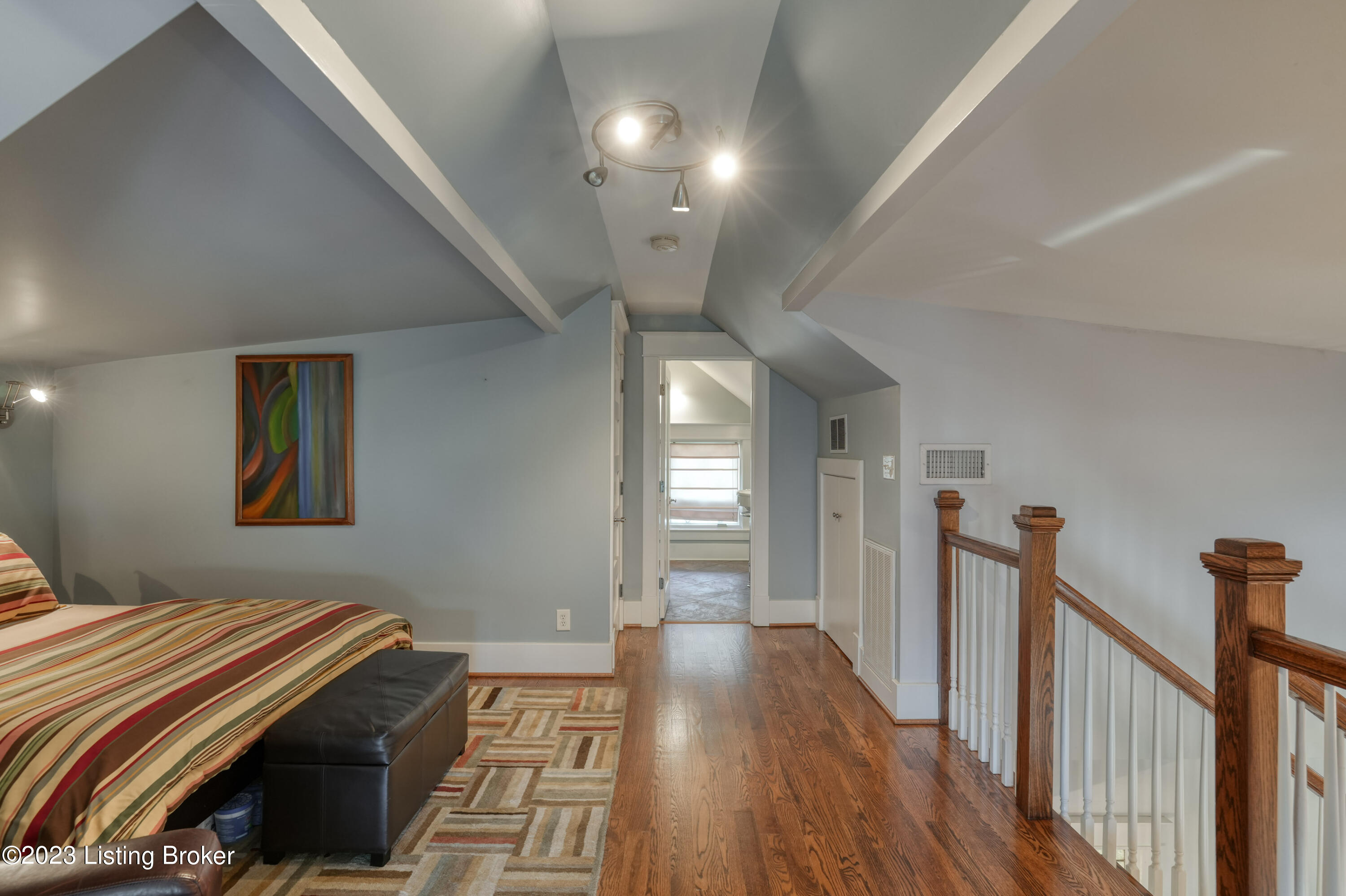 1129 Everett Ave