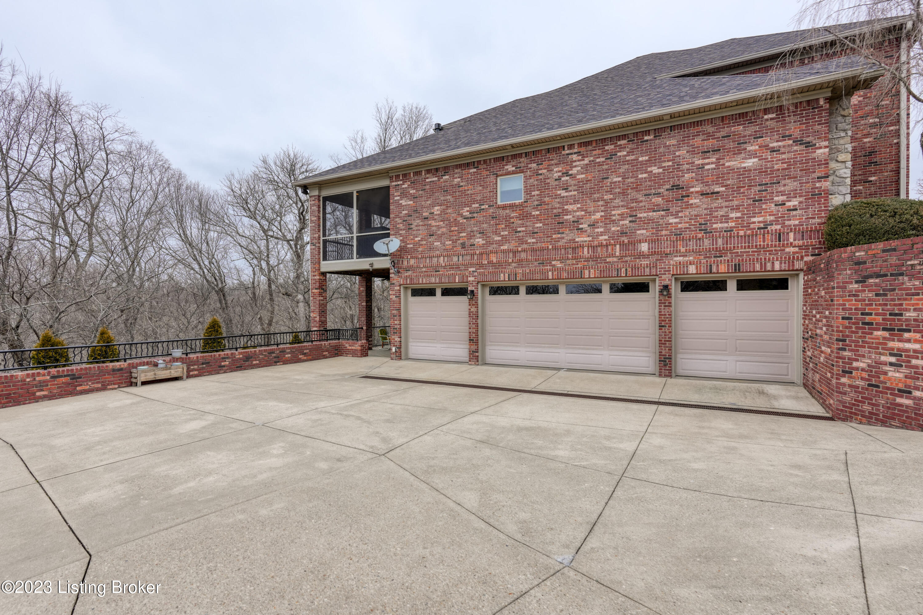 10061 Harrods Creek Dr