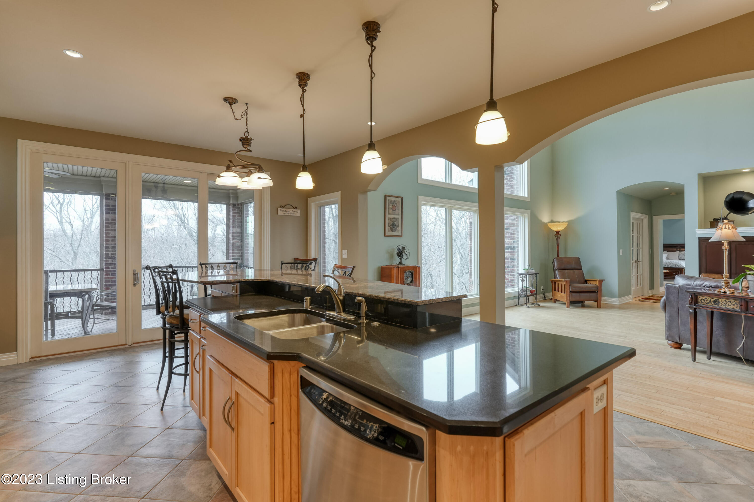 10061 Harrods Creek Dr