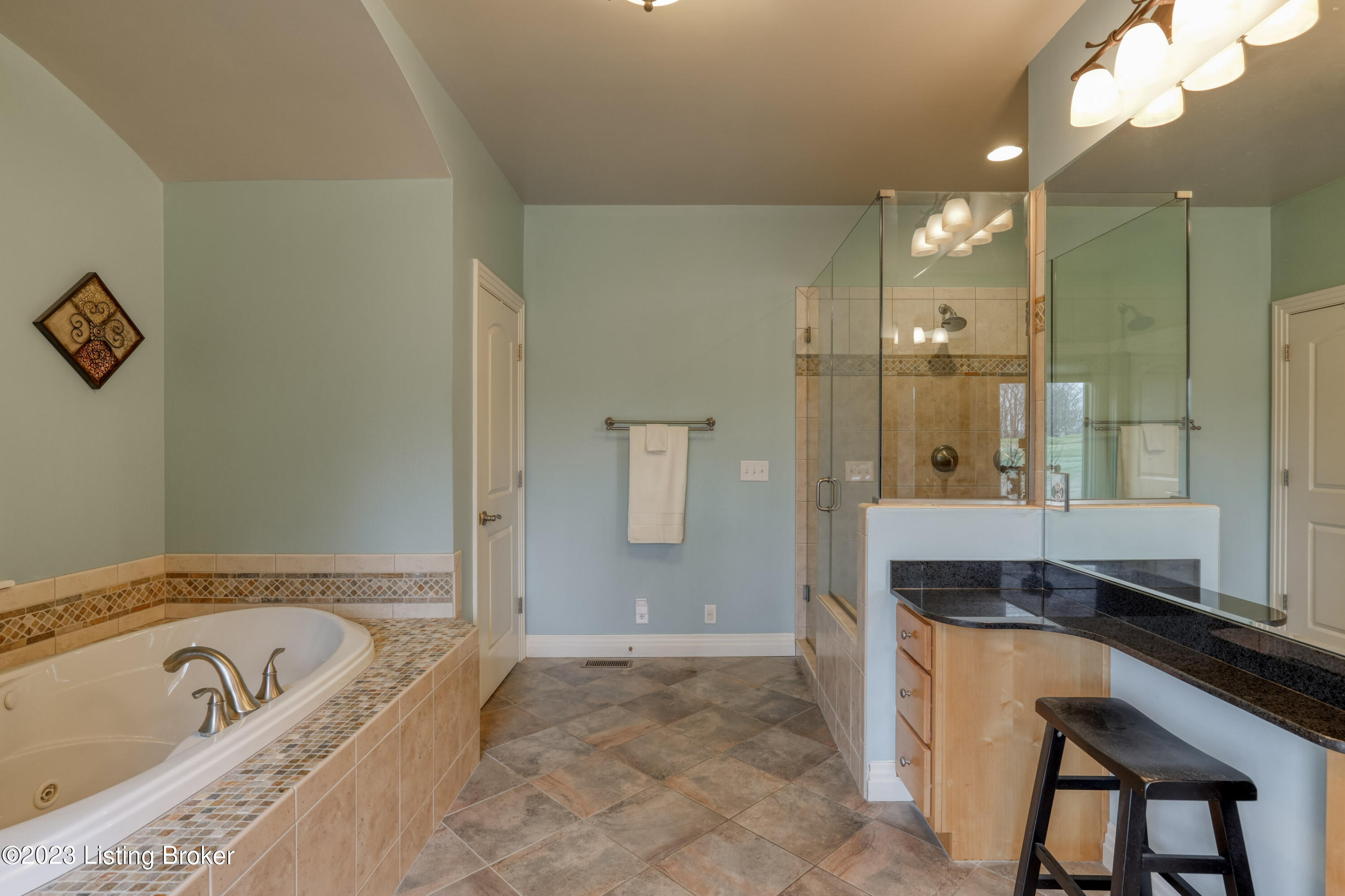 10061 Harrods Creek Dr